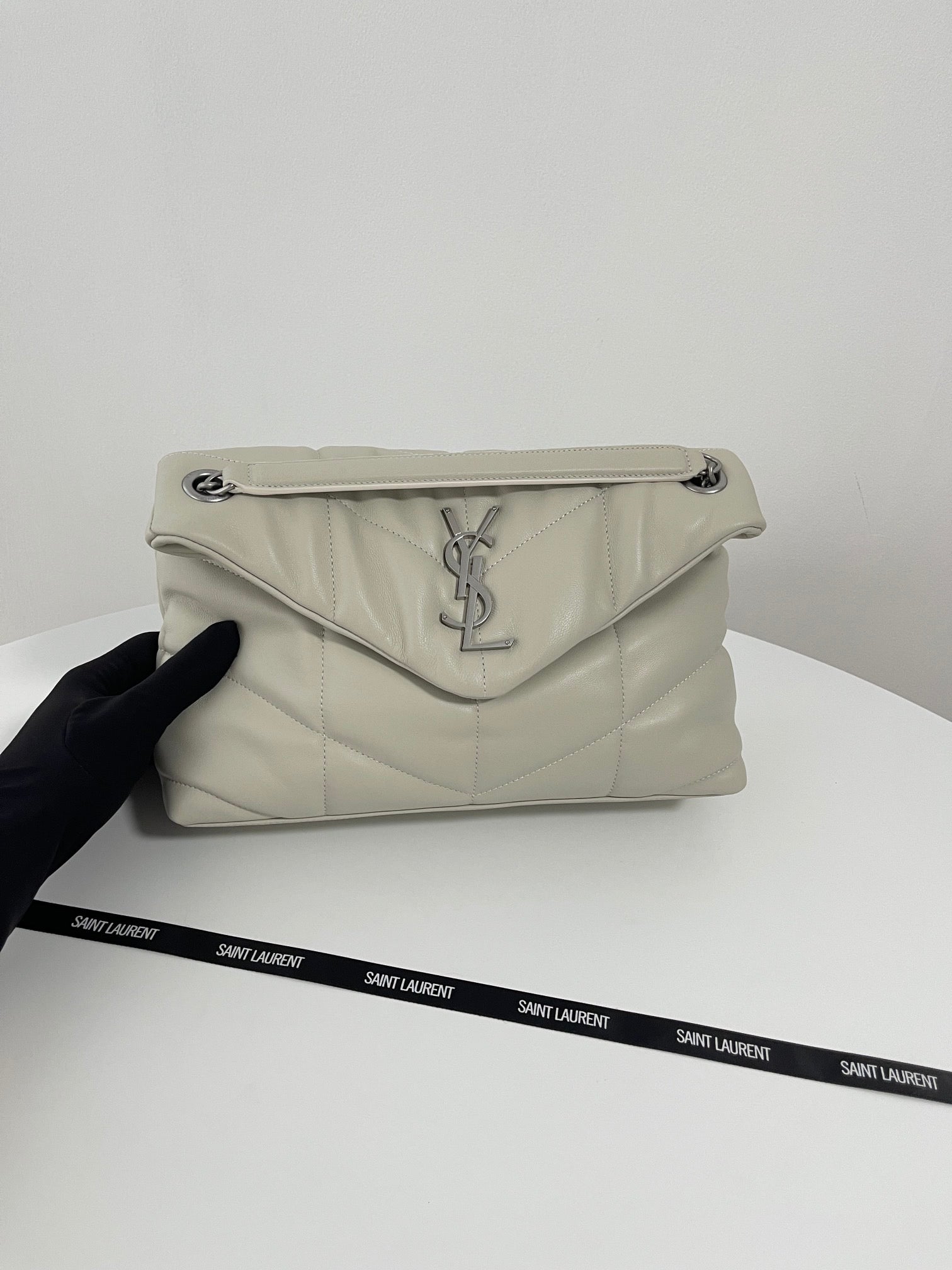 생로랑 루루 푸퍼백 스몰 (아이보리)