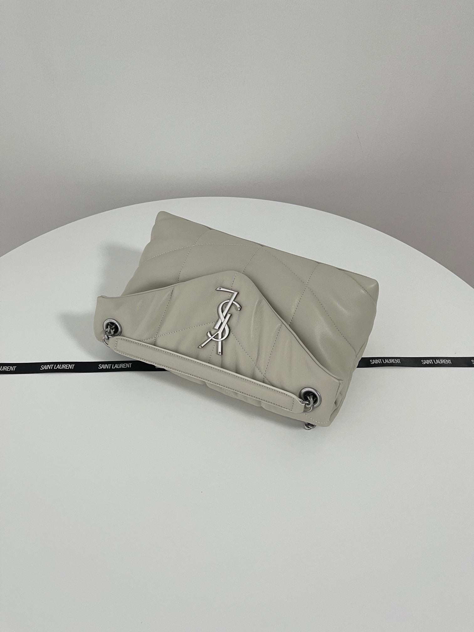 생로랑 루루 푸퍼백 스몰 (아이보리)