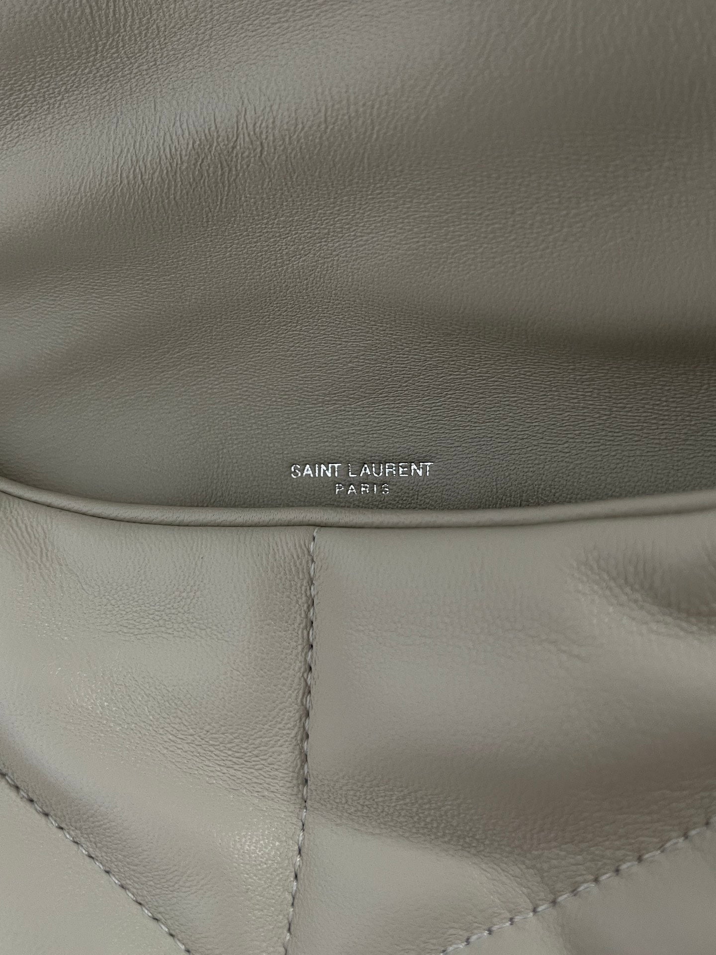 생로랑 루루 푸퍼백 스몰 (아이보리)