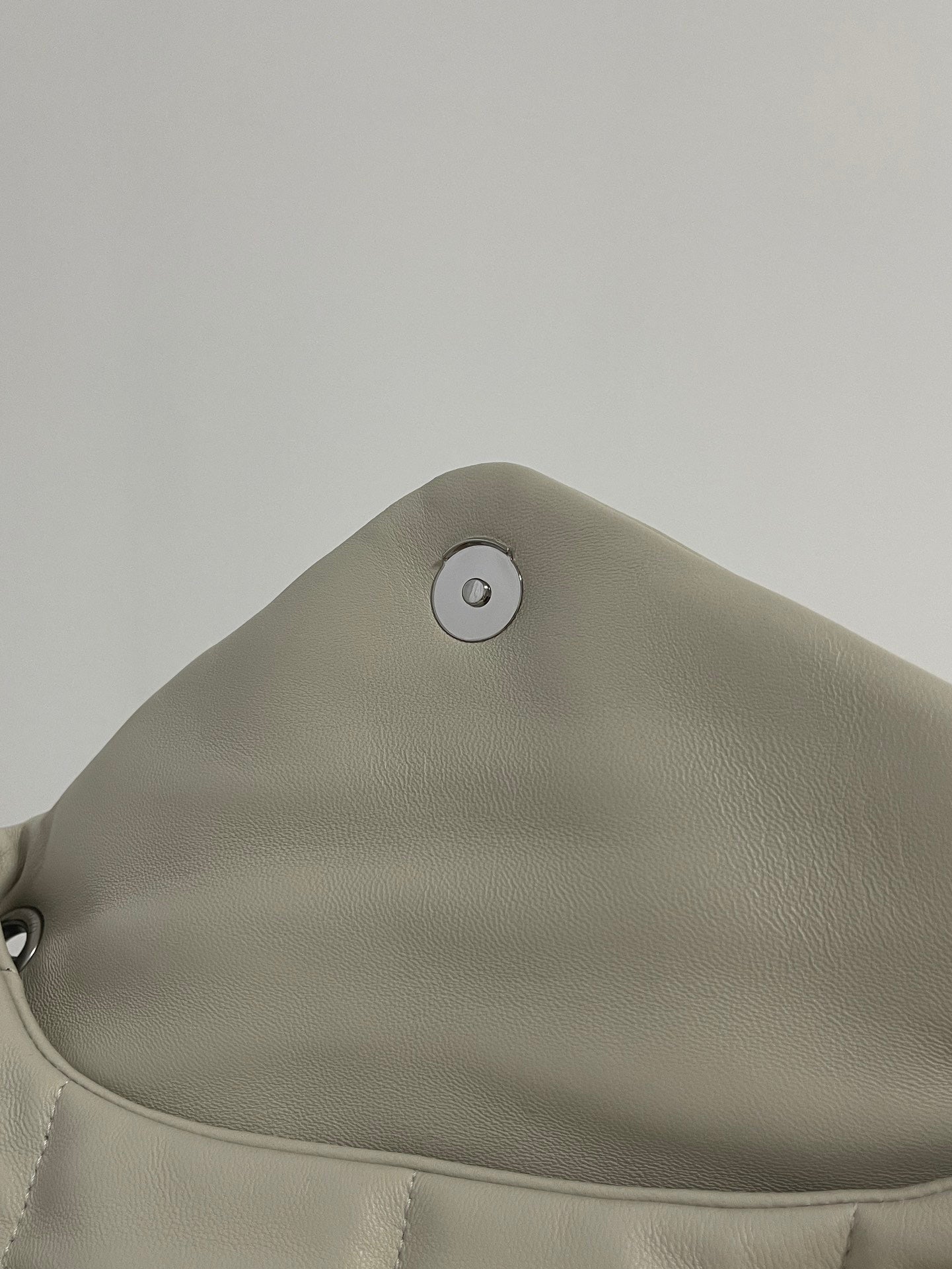 생로랑 루루 푸퍼백 스몰 (아이보리)