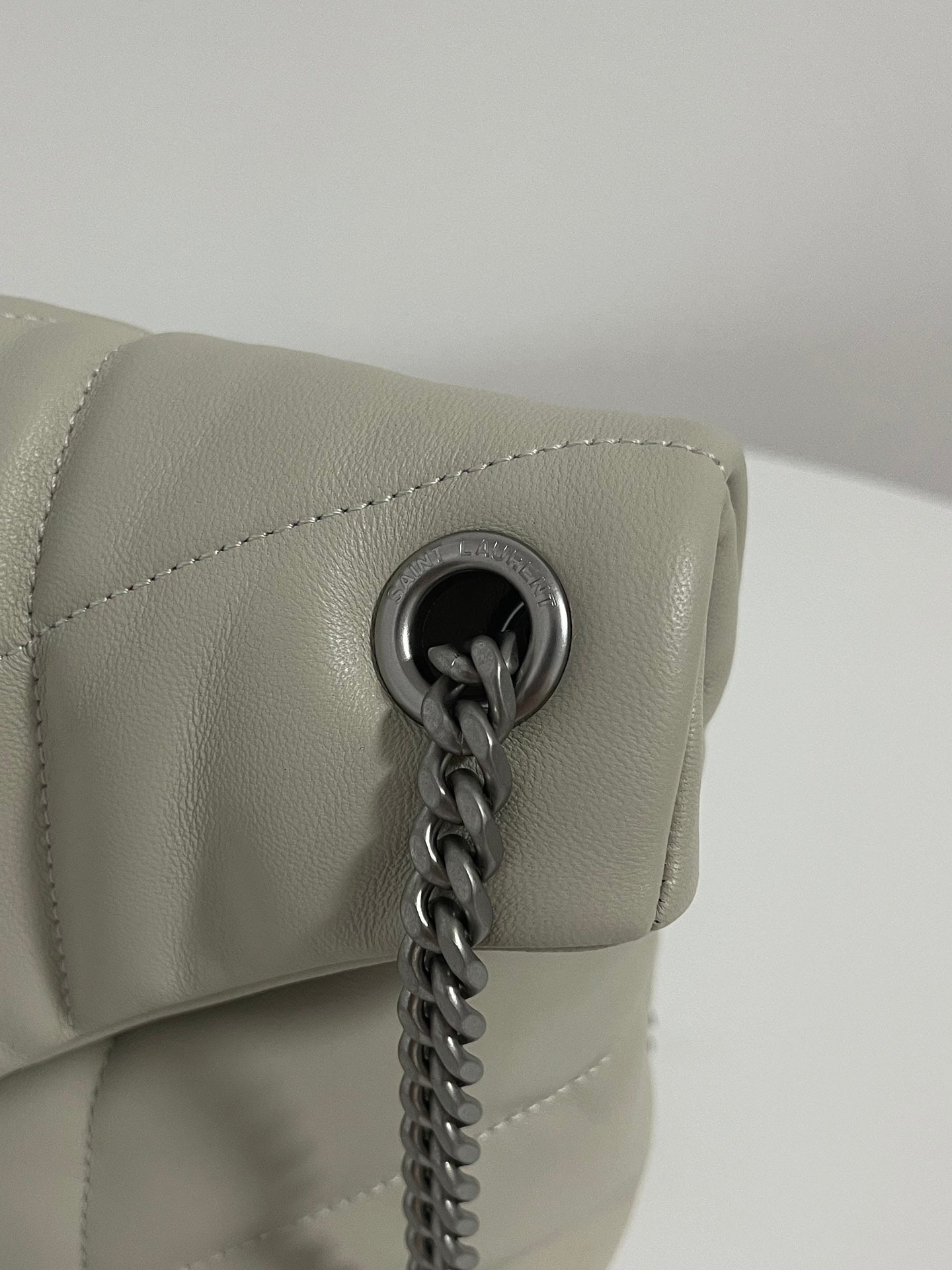 생로랑 루루 푸퍼백 스몰 (아이보리)