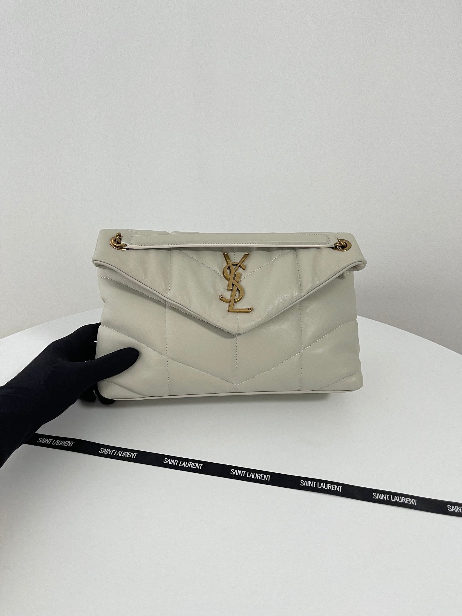 생로랑 루루 푸퍼백 스몰 (아이보리)