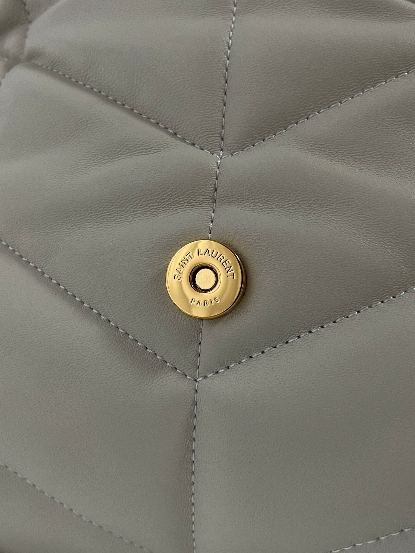 생로랑 루루 푸퍼백 스몰 (아이보리)