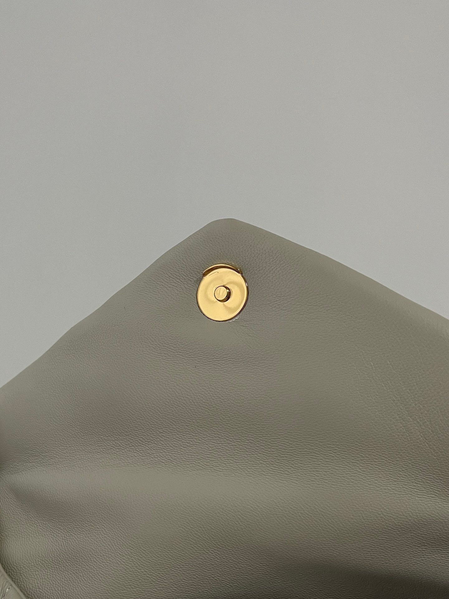 생로랑 루루 푸퍼백 스몰 (아이보리)