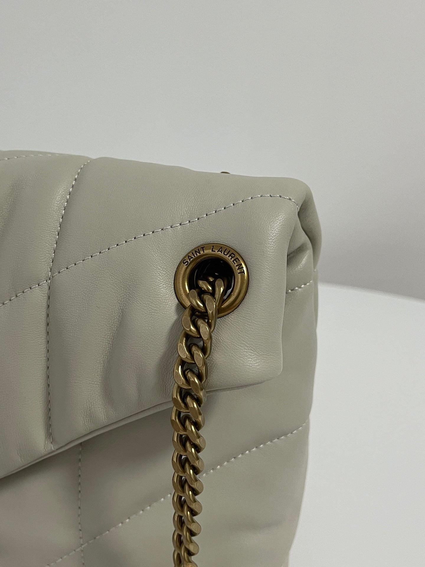 생로랑 루루 푸퍼백 스몰 (아이보리)