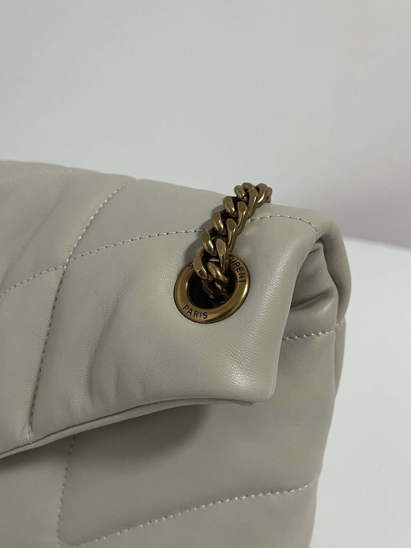 생로랑 루루 푸퍼백 스몰 (아이보리)