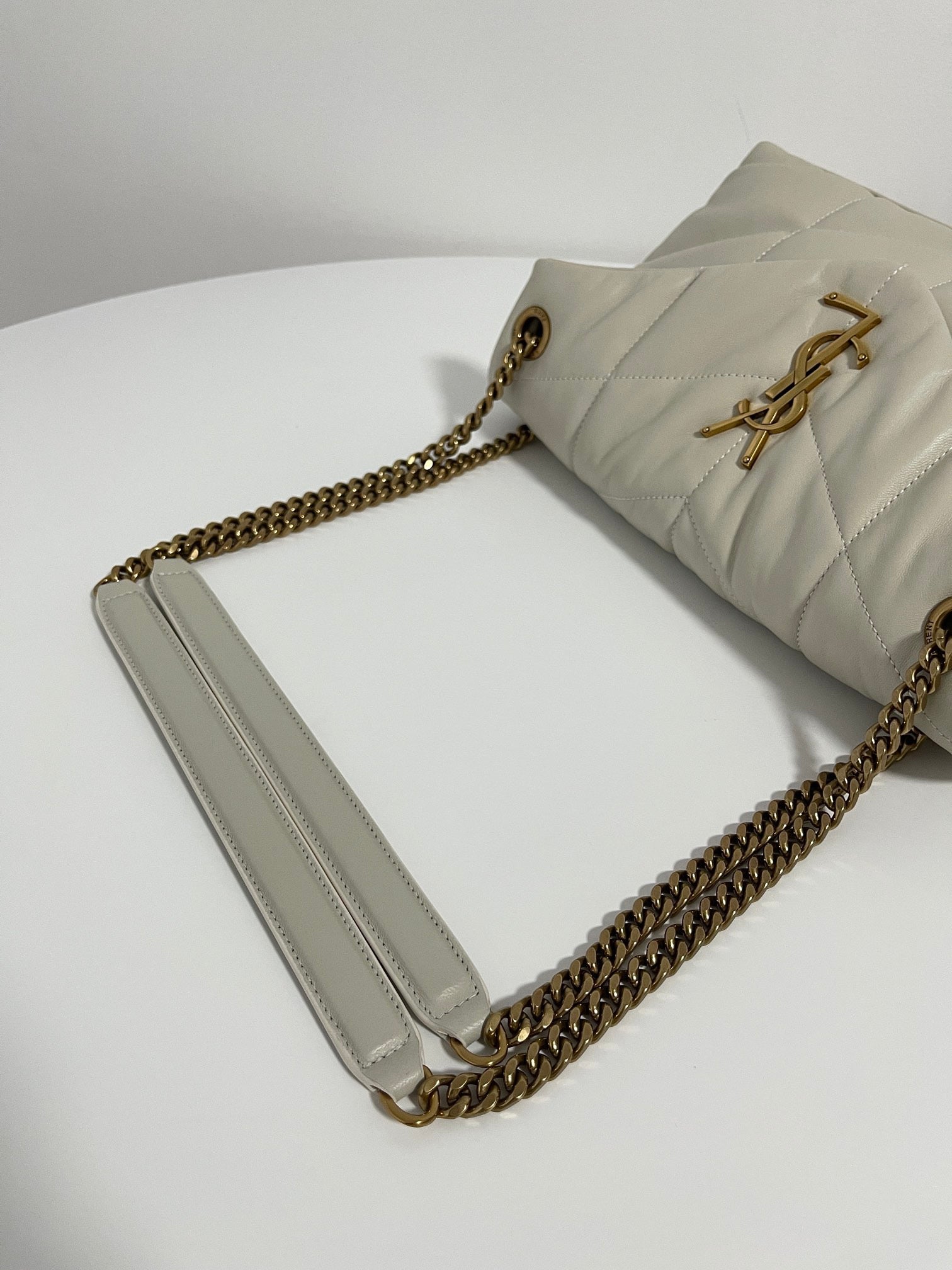 생로랑 루루 푸퍼백 스몰 (아이보리)