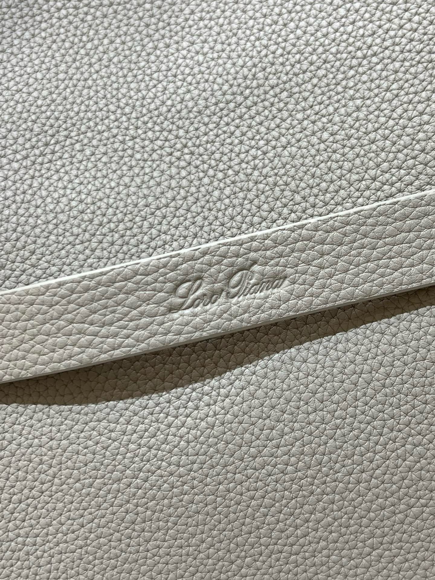 로로피아나 기에라 쇼퍼백 라지