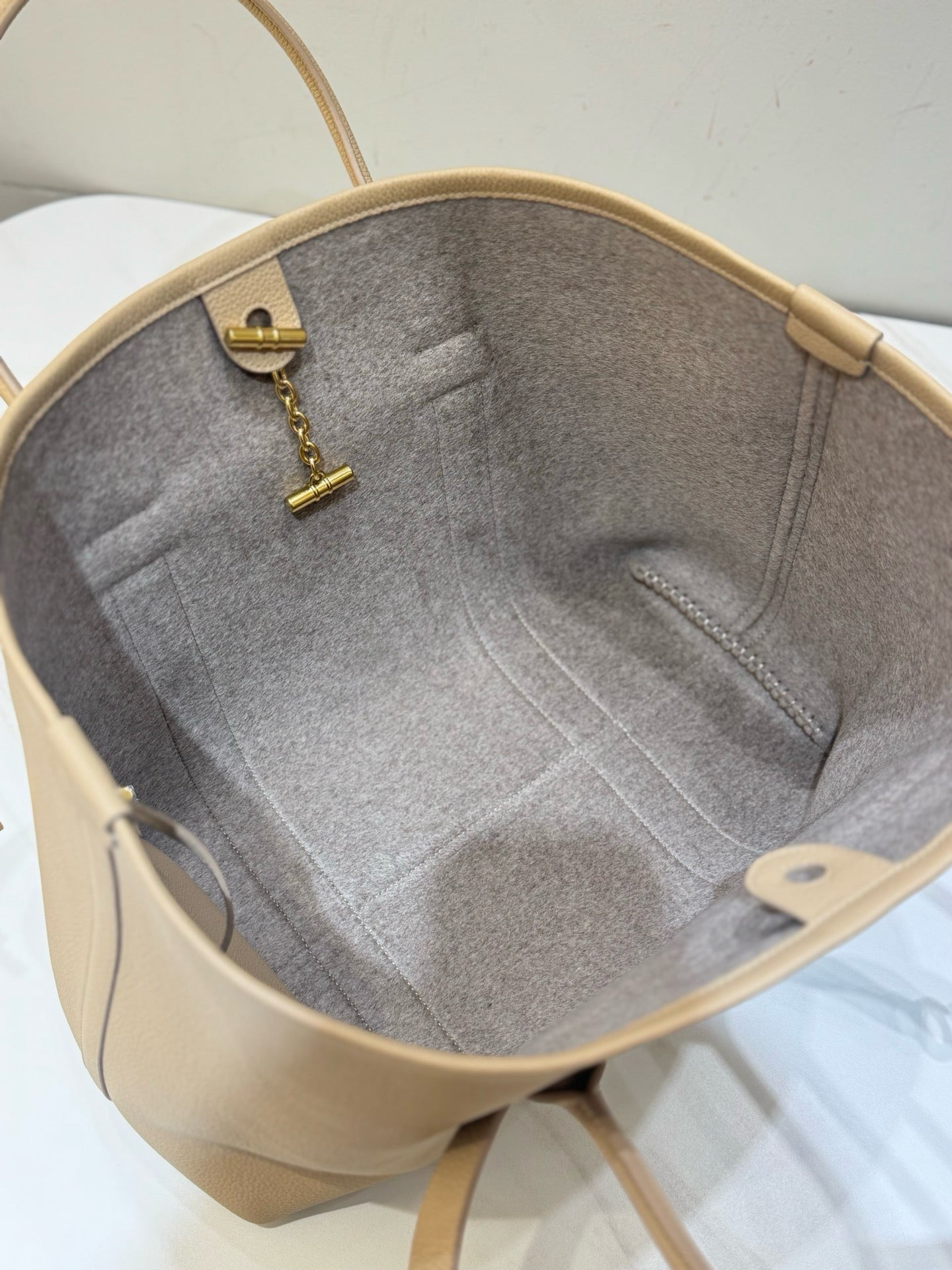 로로피아나 기에라 쇼퍼백 라지