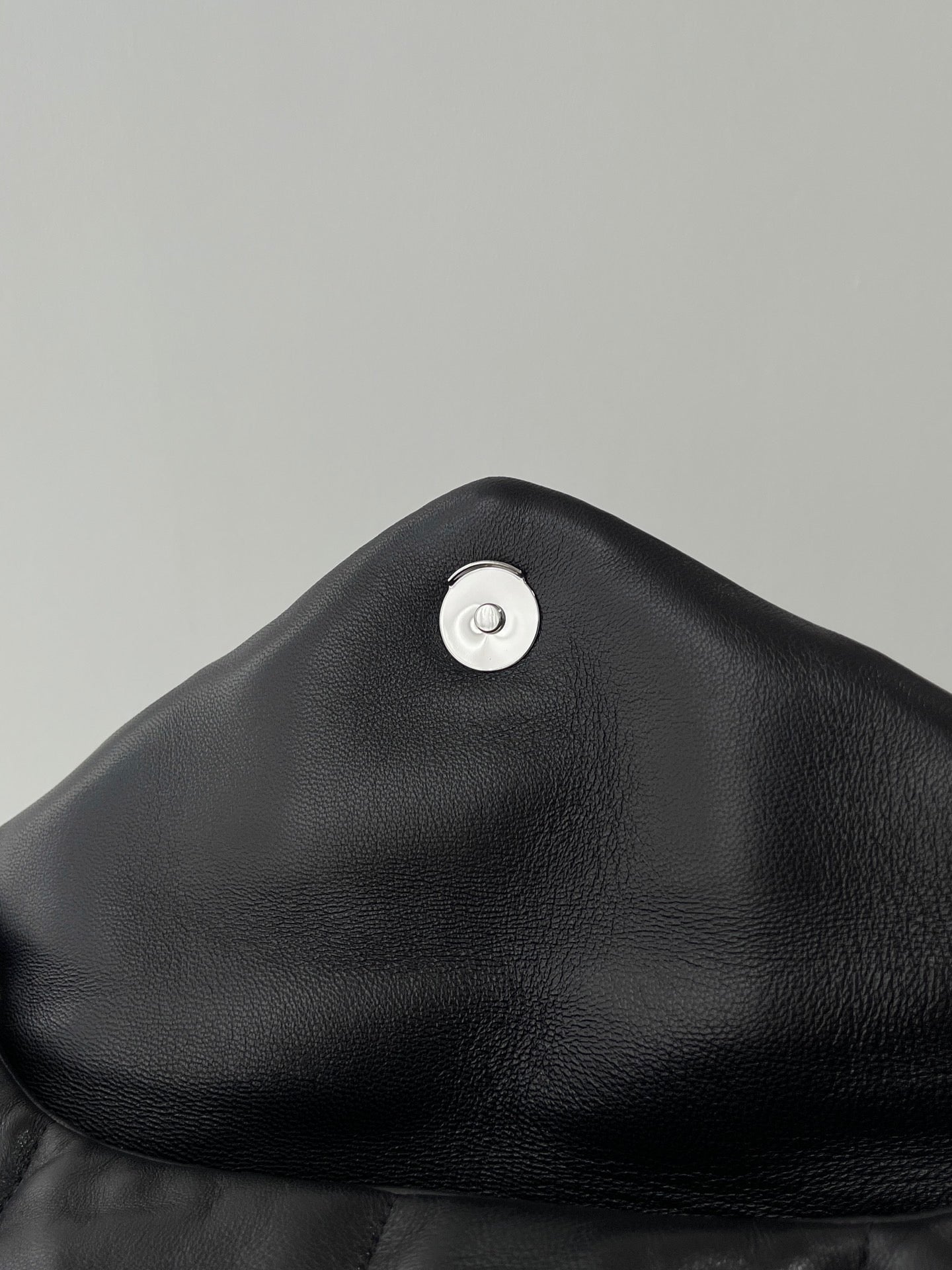 생로랑 루루 푸퍼백 스몰