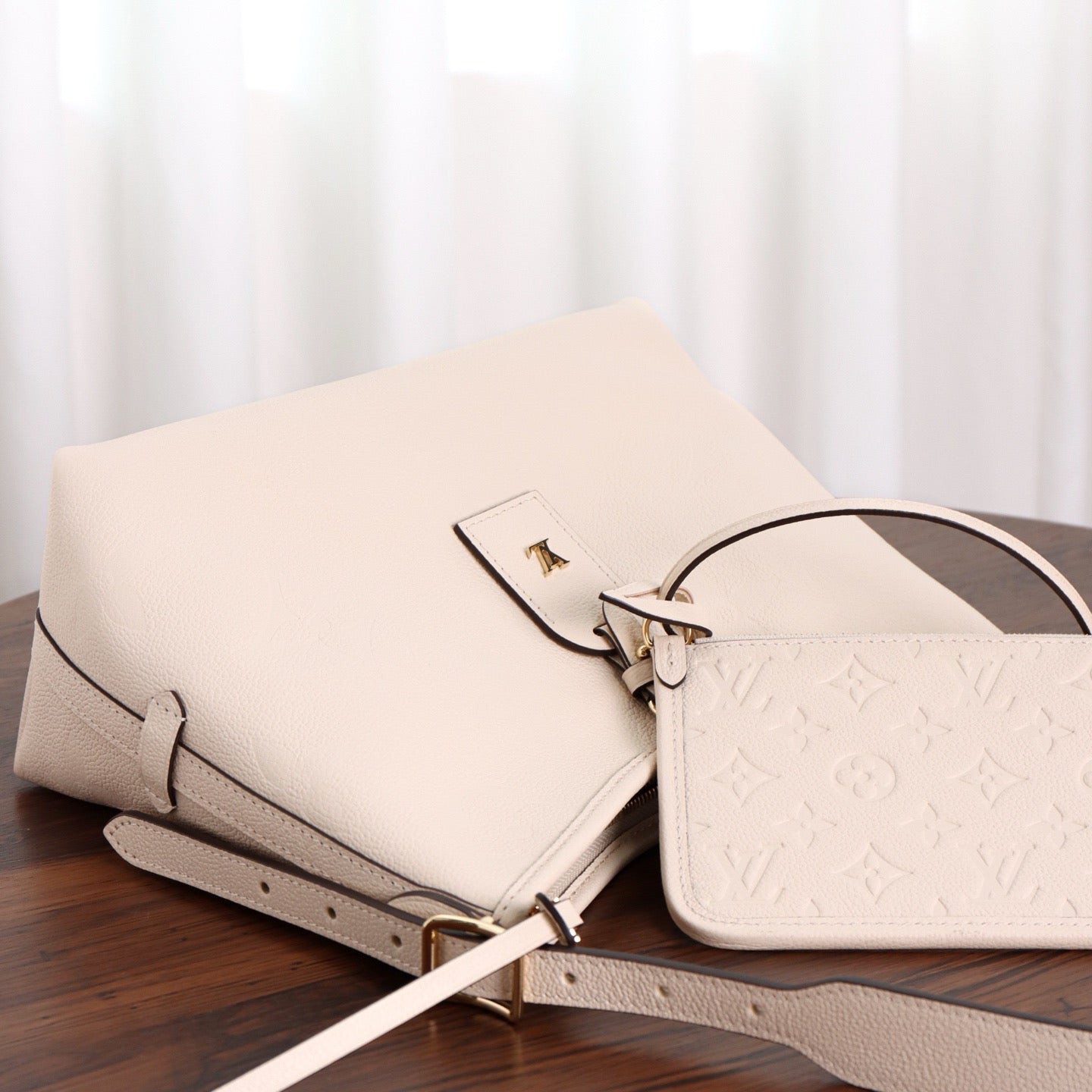 루이비통 앙프렝뜨 캐리올 PM