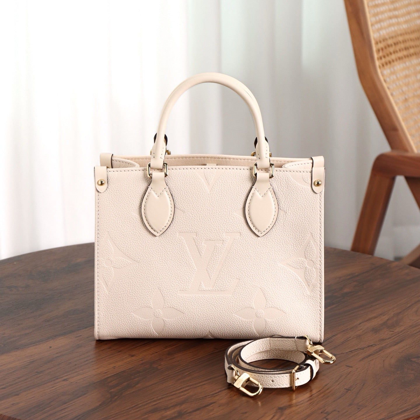 루이비통 앙프렝뜨 온더고 PM