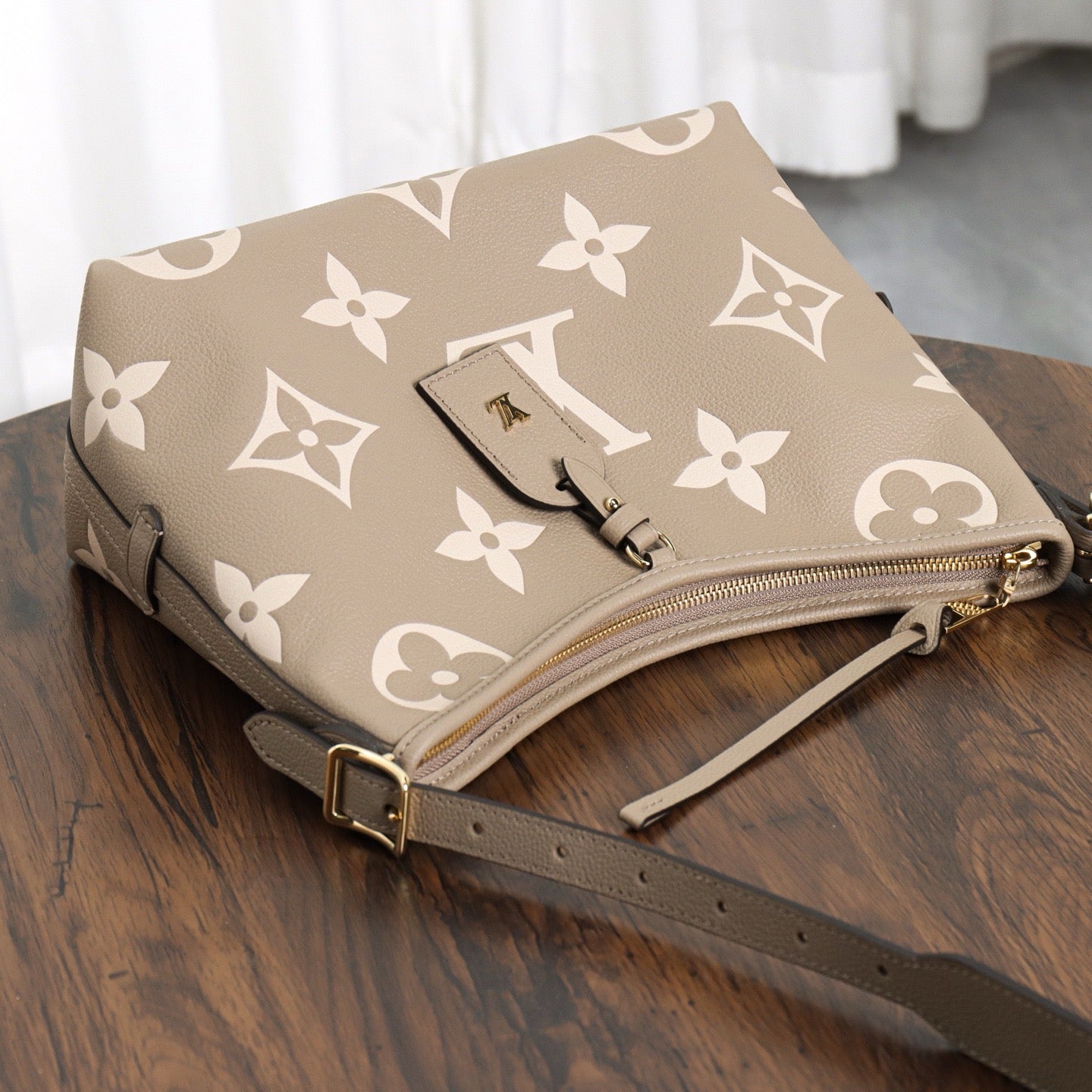 루이비통 앙프렝뜨 캐리올 PM