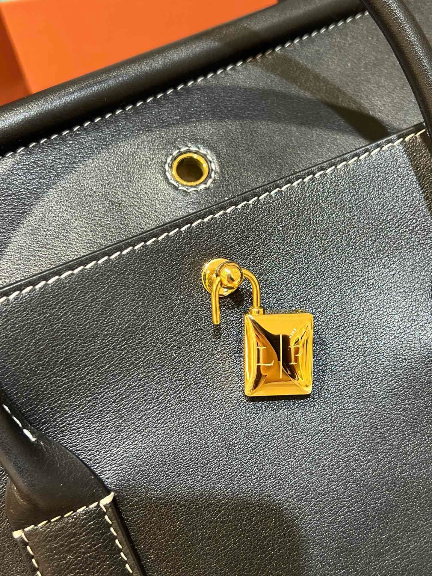 로로피아나 룸백 L25 (블랙)