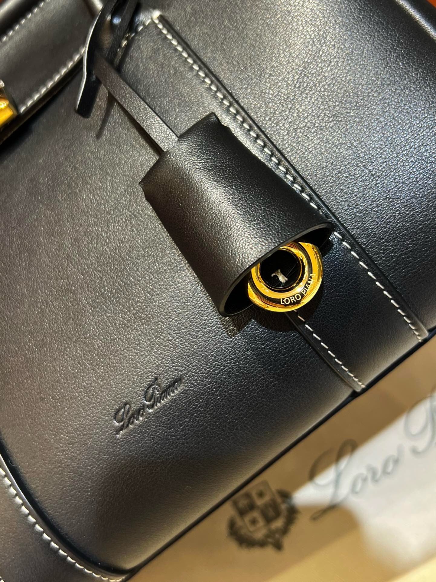 로로피아나 룸백 L25 (블랙)