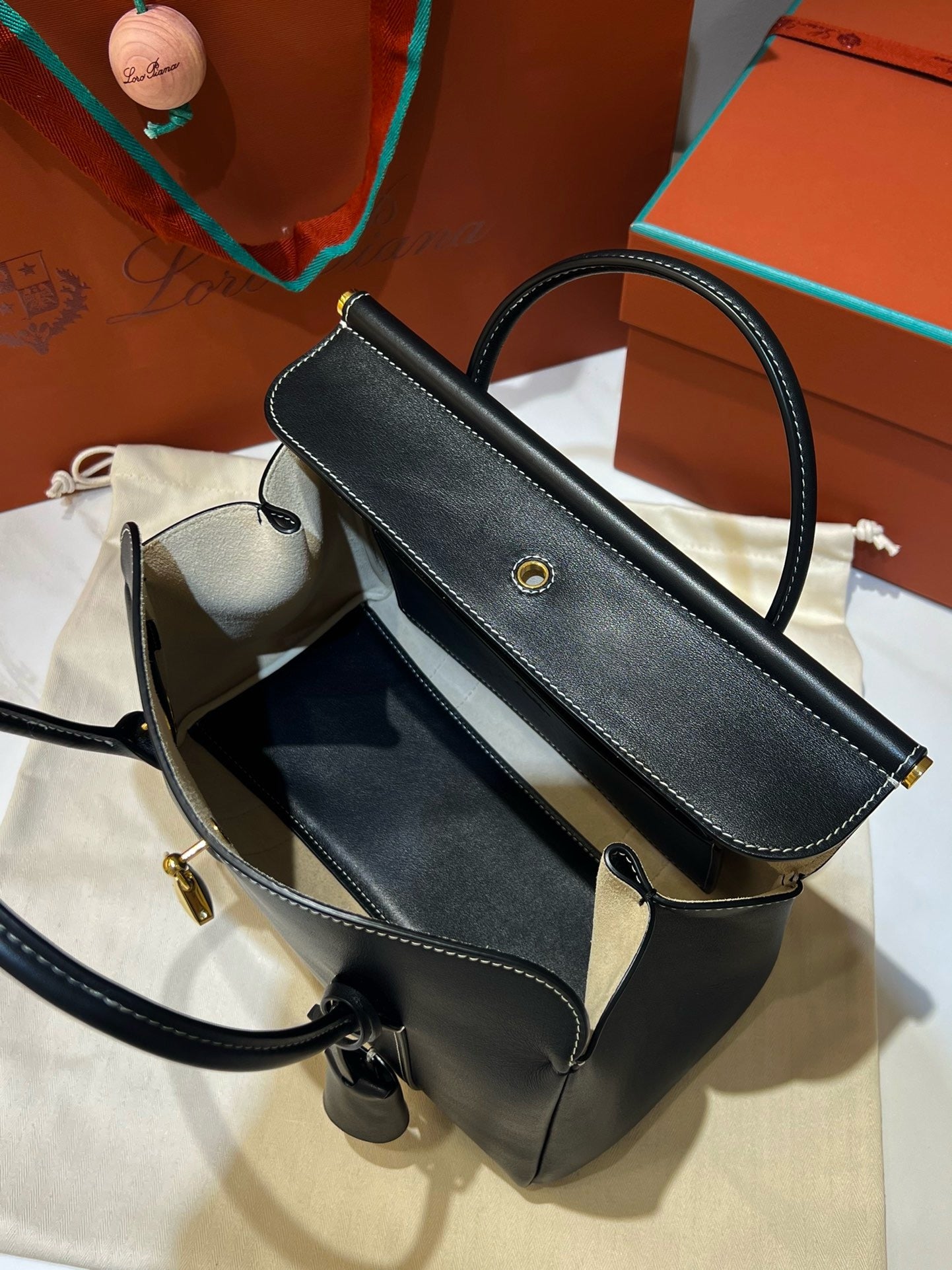 로로피아나 룸백 L25 (블랙)