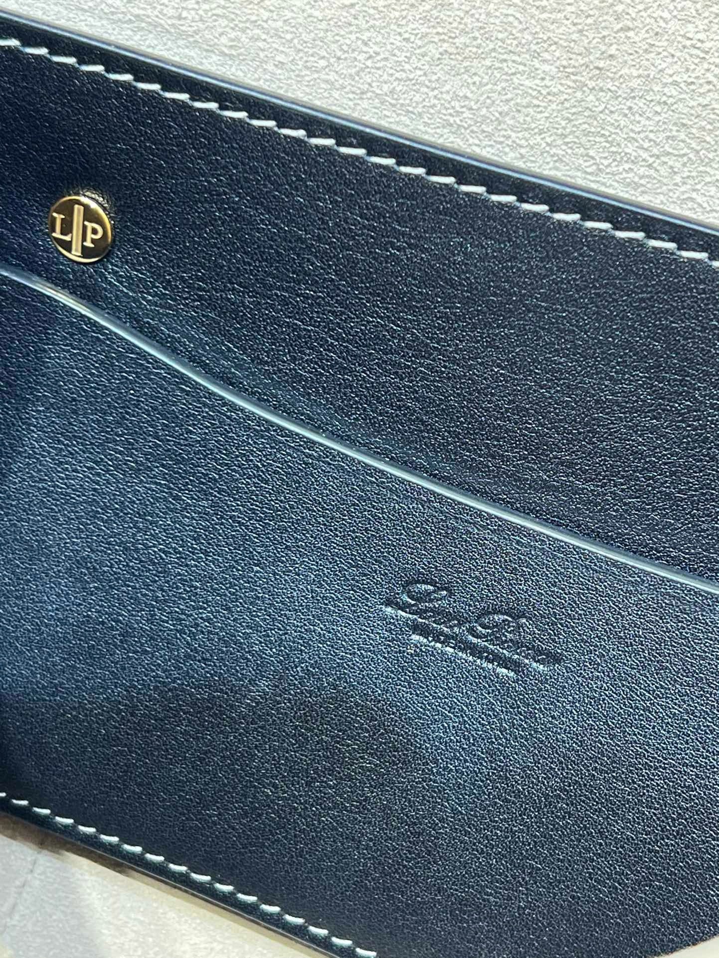 로로피아나 룸백 L25 (블랙)