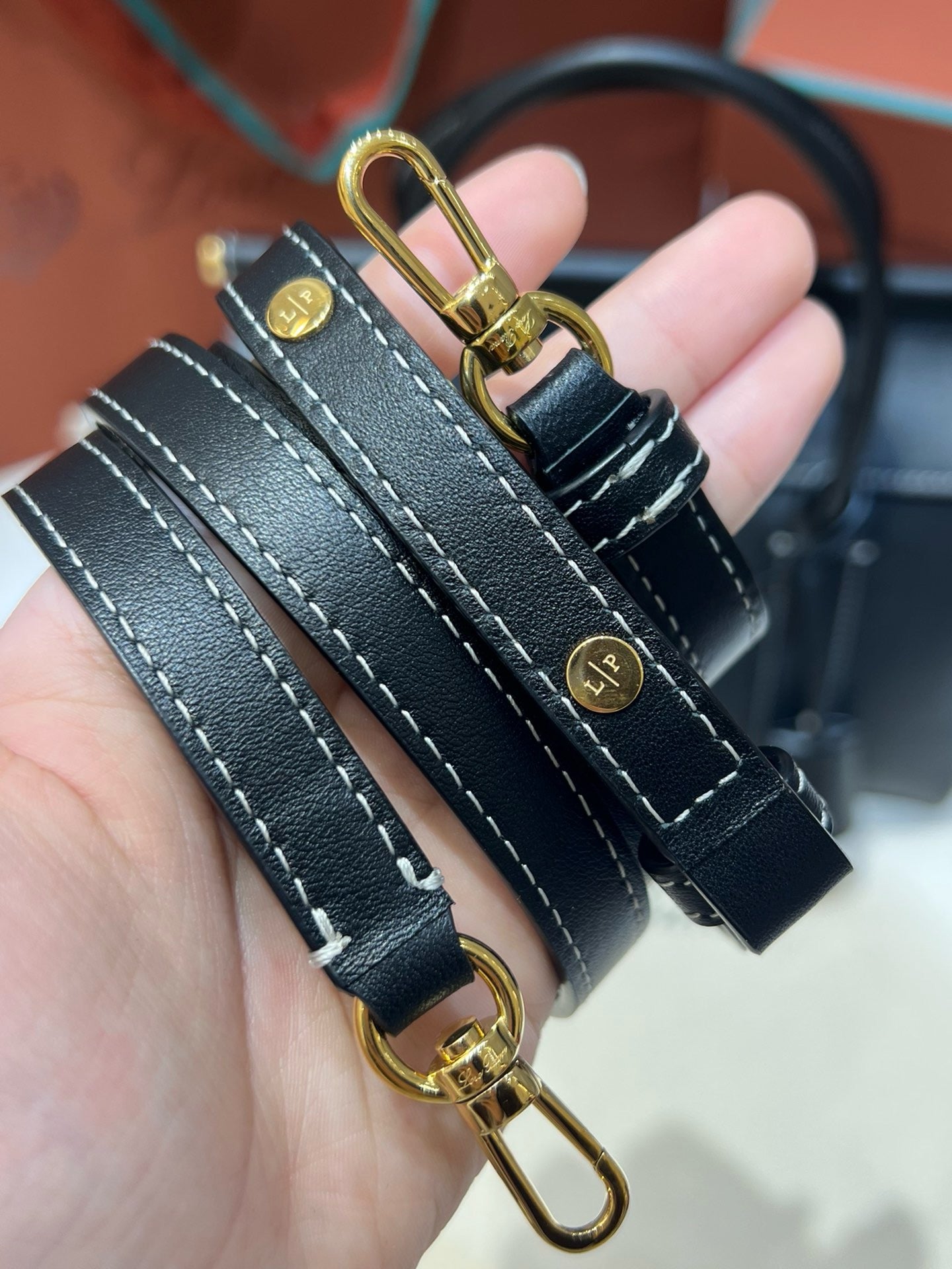 로로피아나 룸백 L25 (블랙)