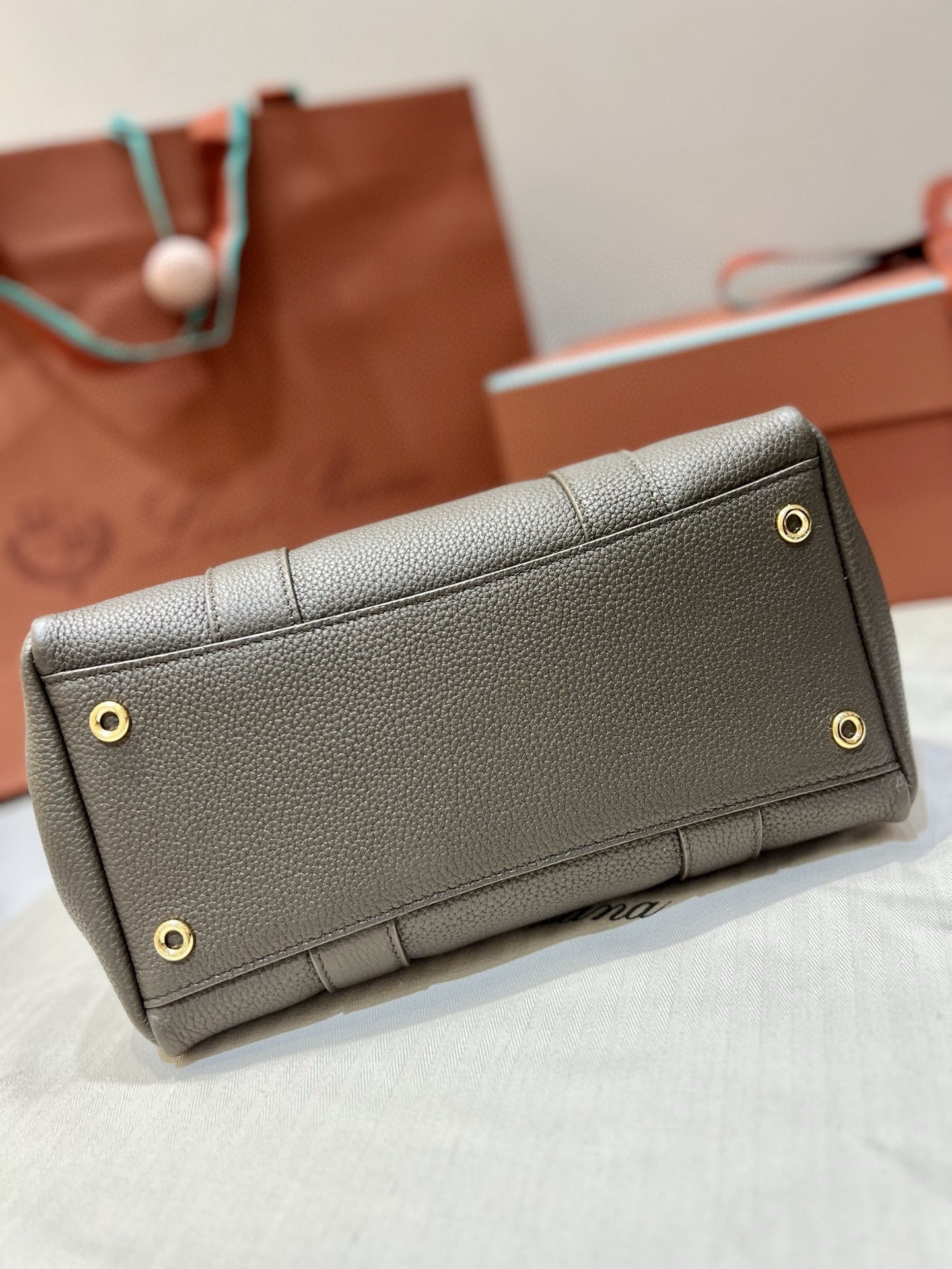 로로피아나 룸백 L25 (레인 드롭스)