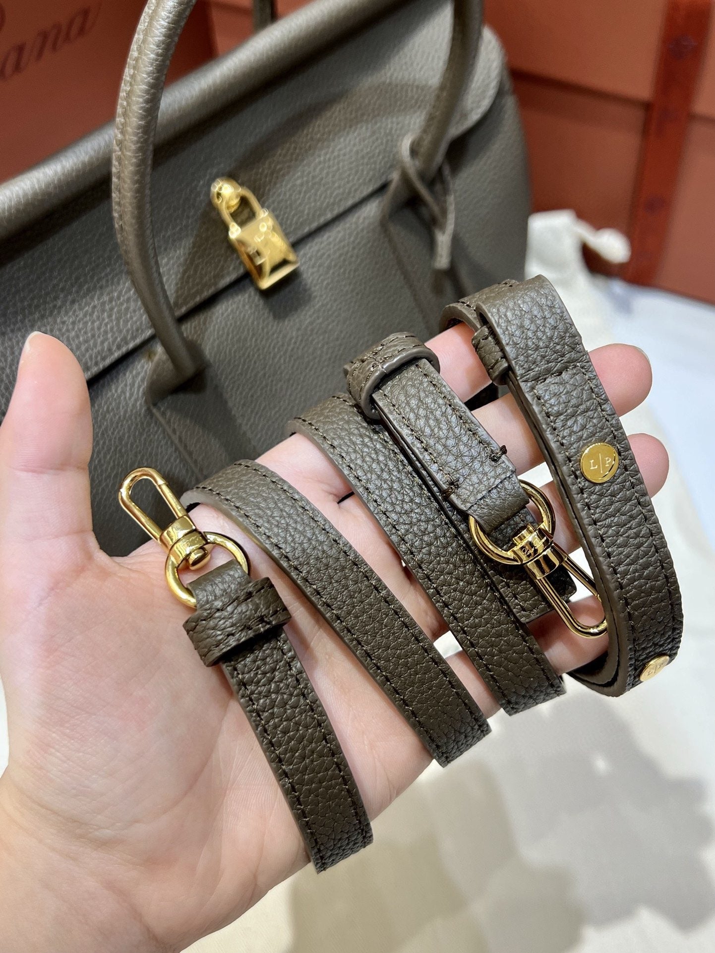 로로피아나 룸백 L25 (레인 드롭스)