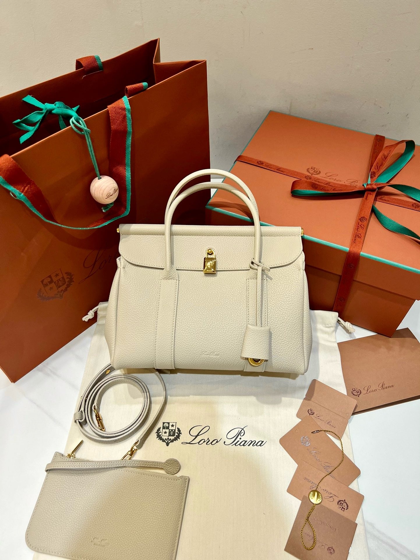 로로피아나 룸백 L25 (라이트 트래버틴)