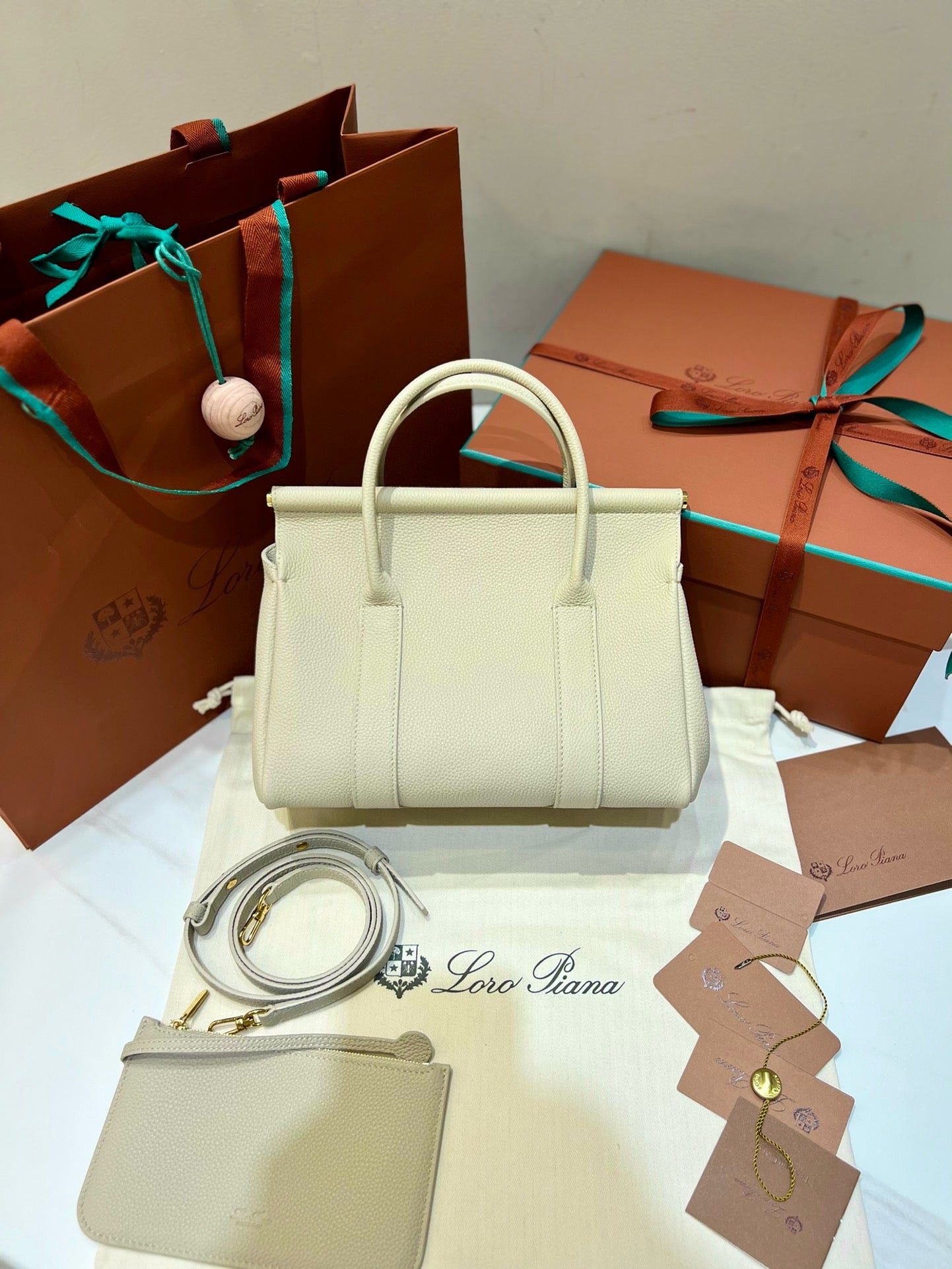 로로피아나 룸백 L25 (라이트 트래버틴)