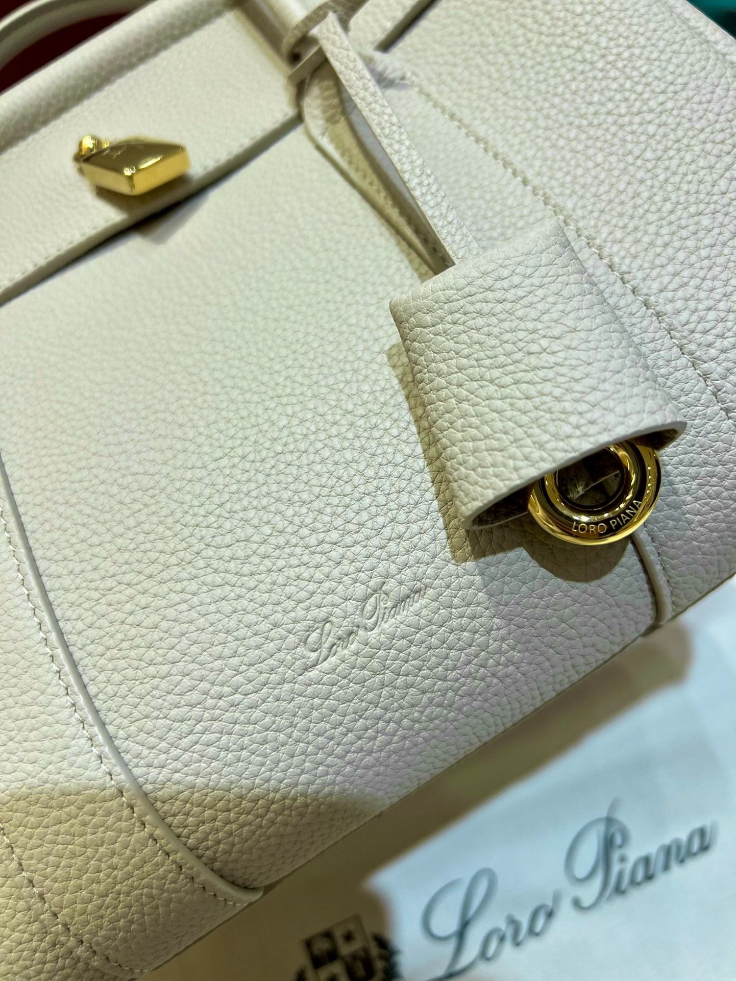 로로피아나 룸백 L25 (라이트 트래버틴)