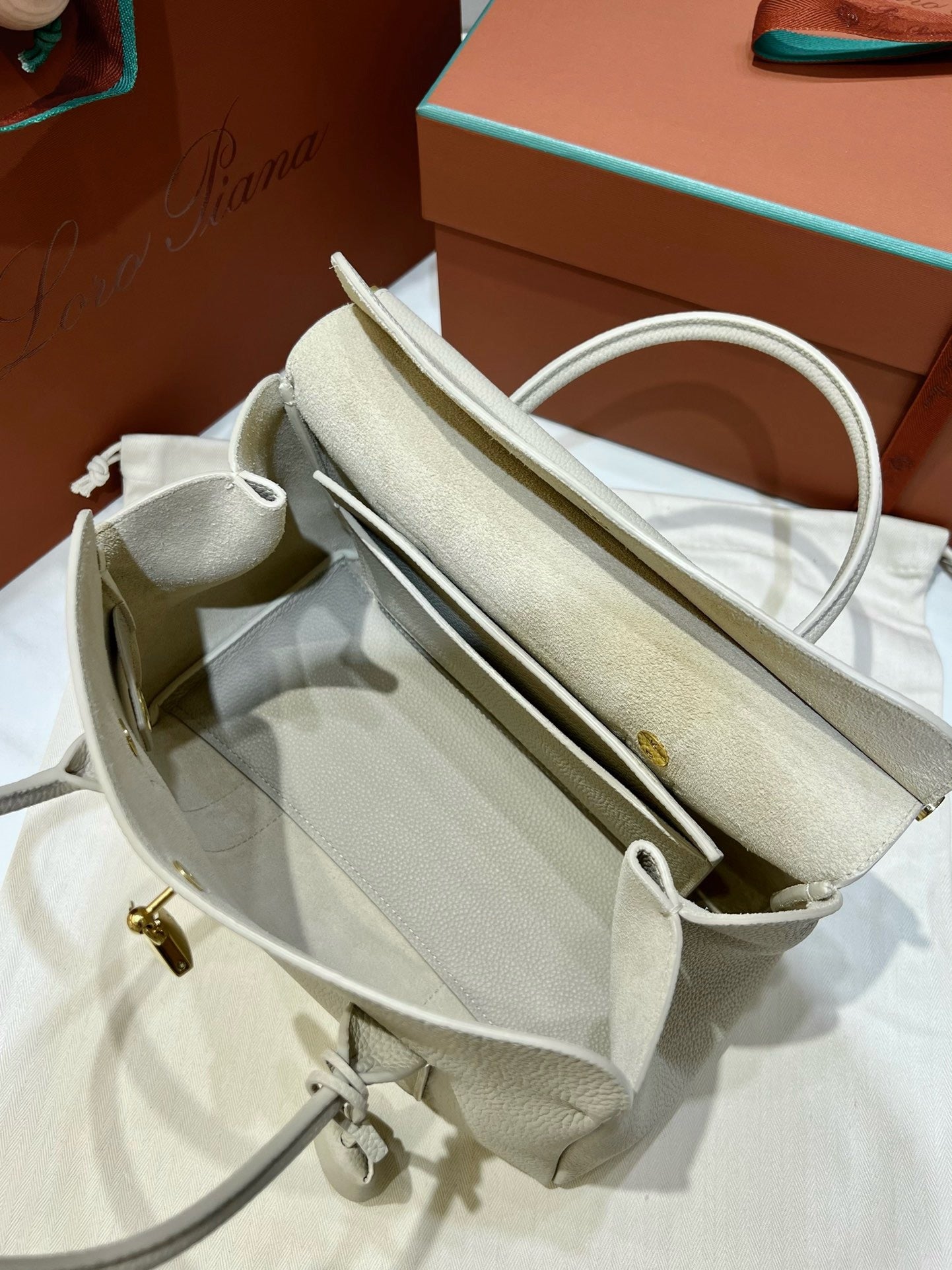 로로피아나 룸백 L25
