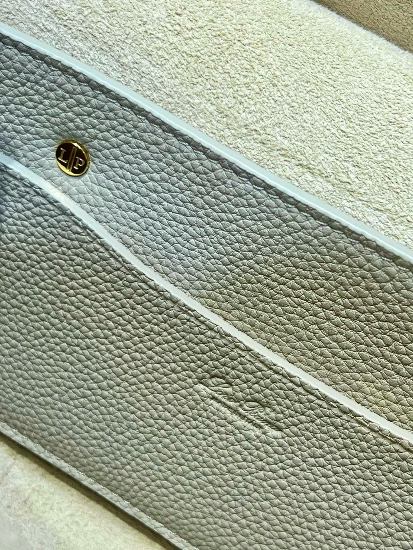 로로피아나 룸백 L25 (라이트 트래버틴)