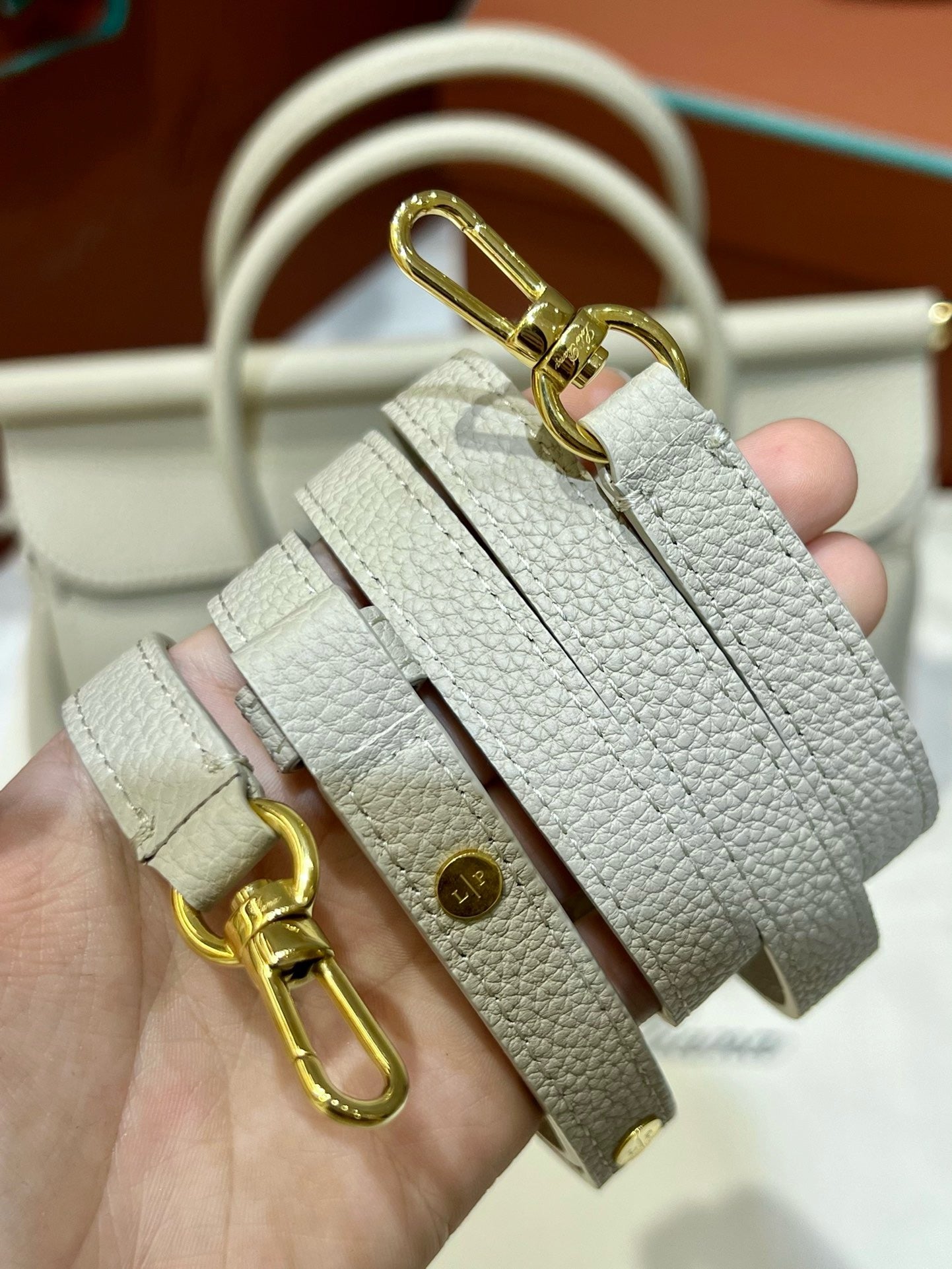 로로피아나 룸백 L25 (라이트 트래버틴)