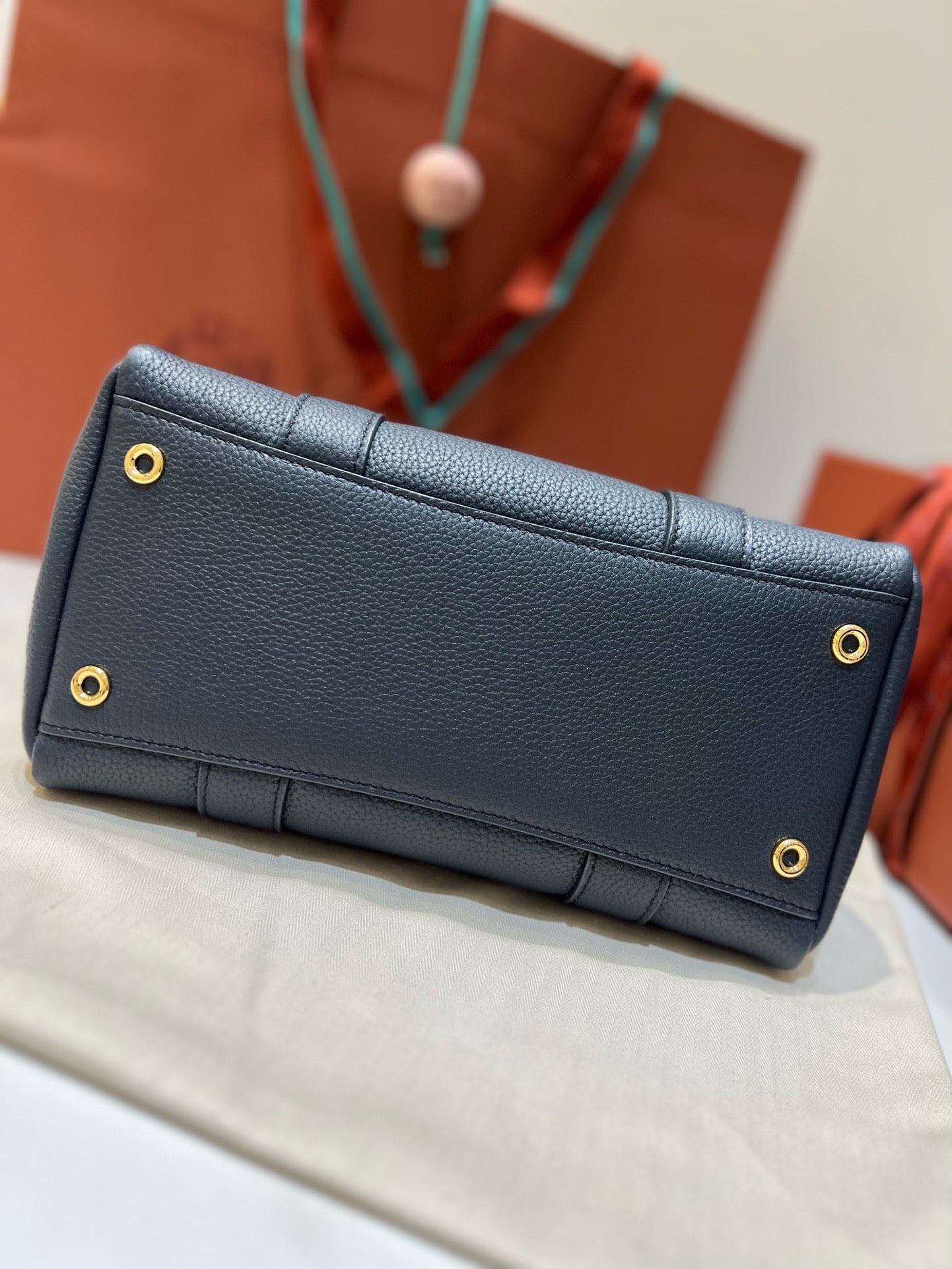 로로피아나 룸백 L25 (블루 네이비)