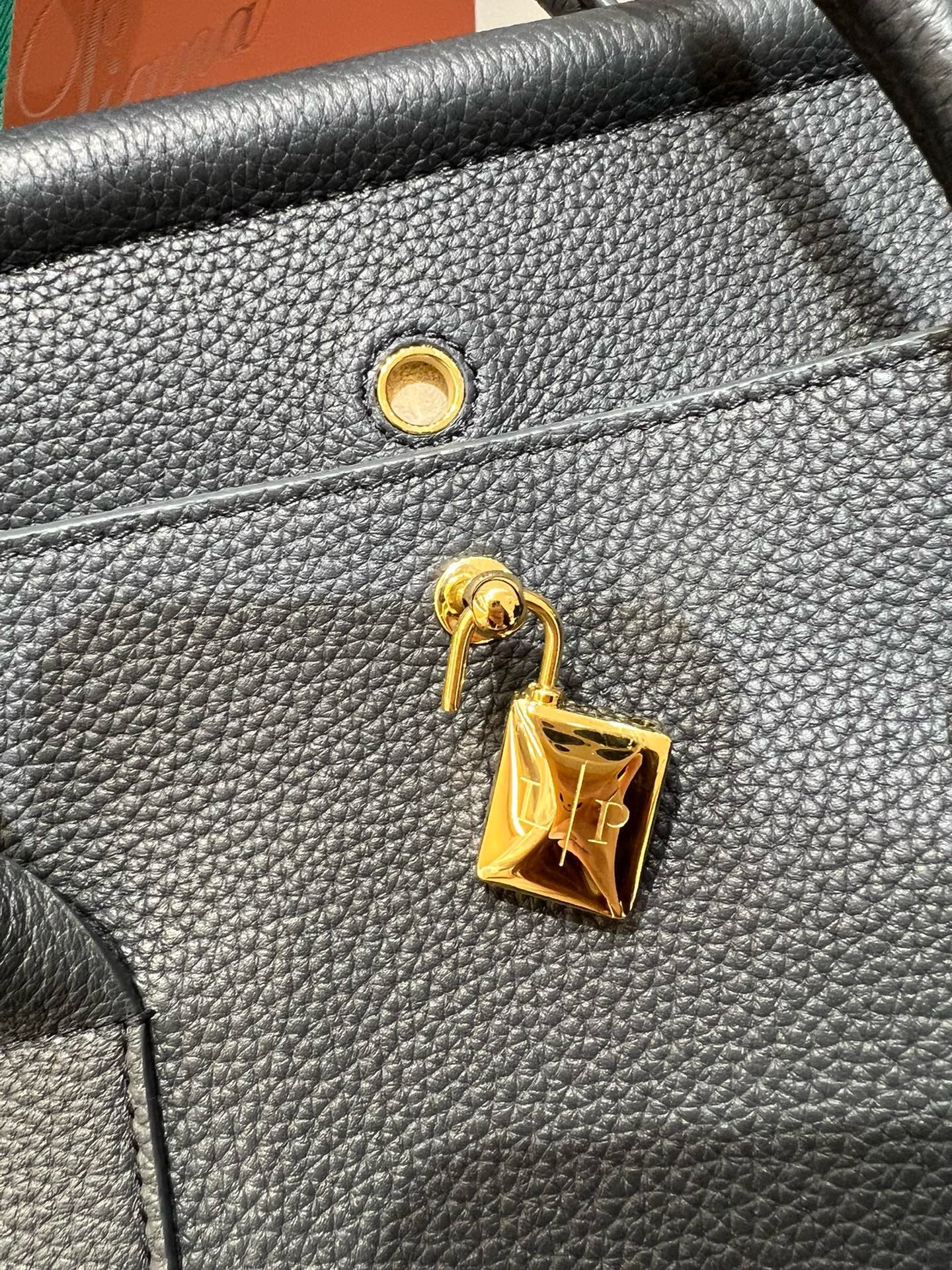 로로피아나 룸백 L25 (블루 네이비)