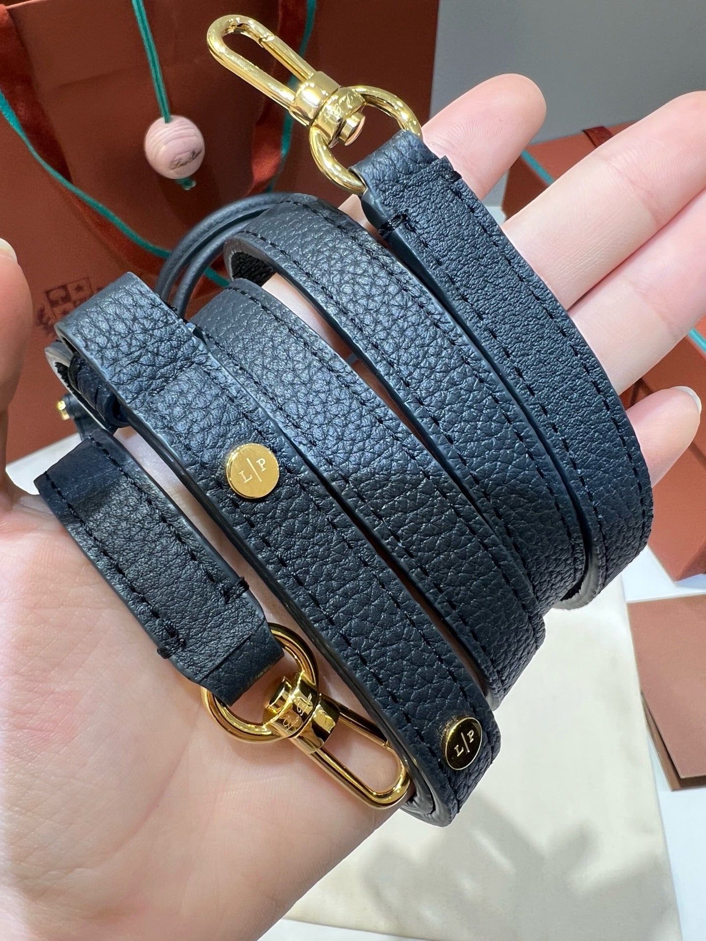 로로피아나 룸백 L25 (블루 네이비)