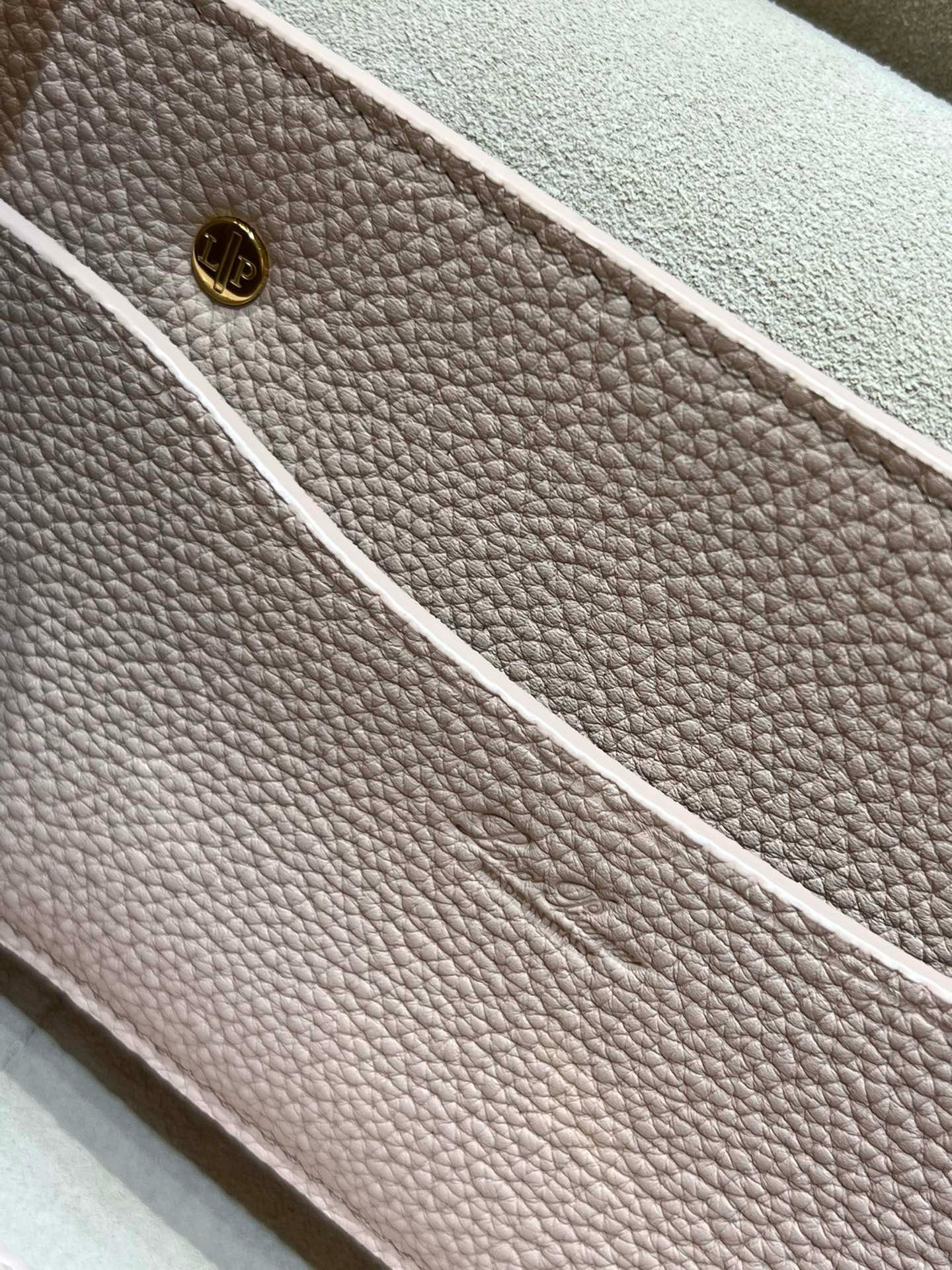 로로피아나 룸백 L25 (크림드 허니)