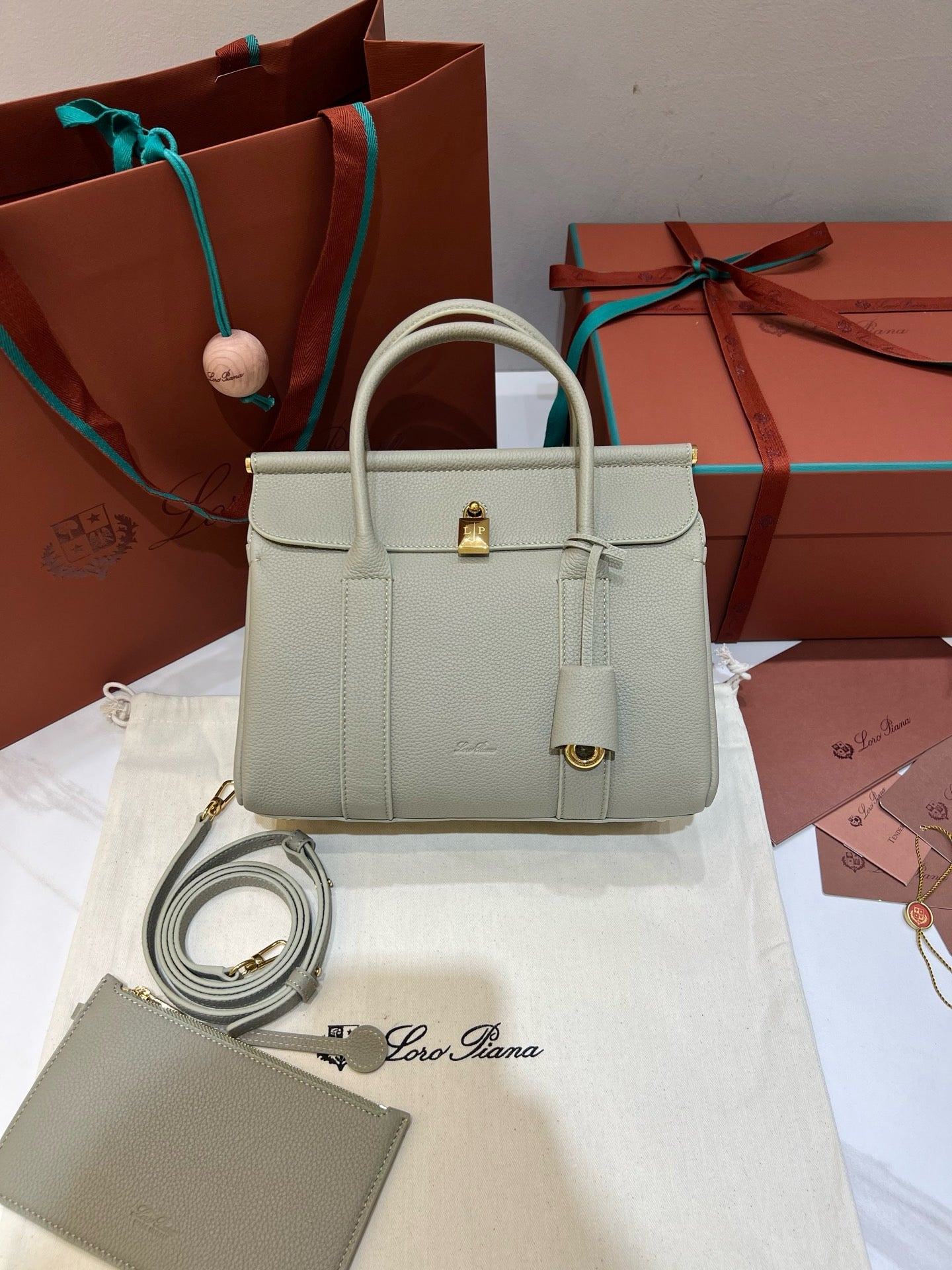 로로피아나 룸백 L25 (드라이드 타라곤)