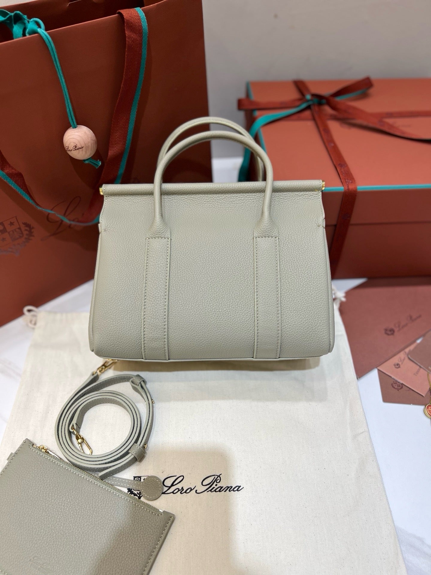 로로피아나 룸백 L25 (드라이드 타라곤)