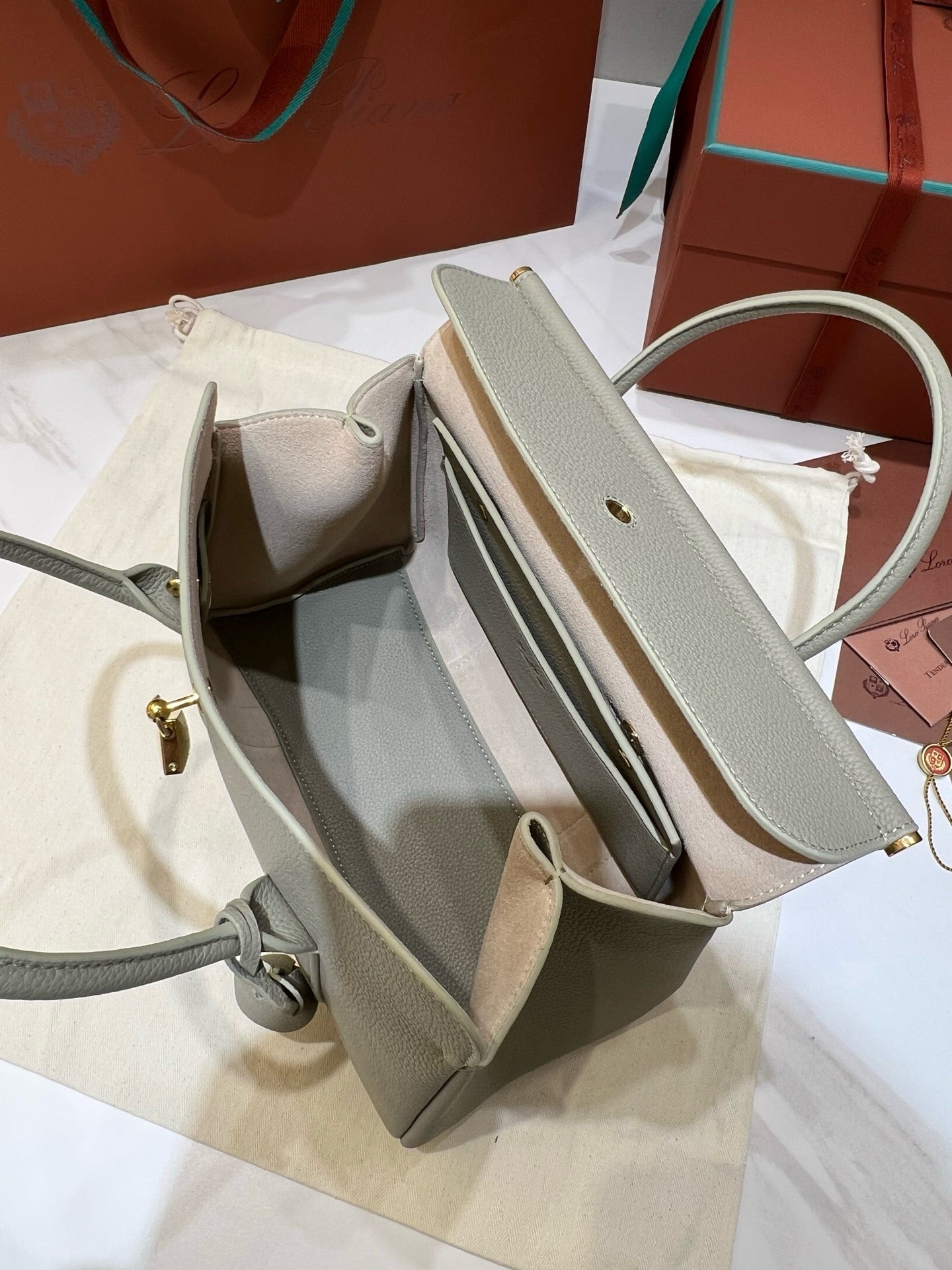 로로피아나 룸백 L25 (드라이드 타라곤)