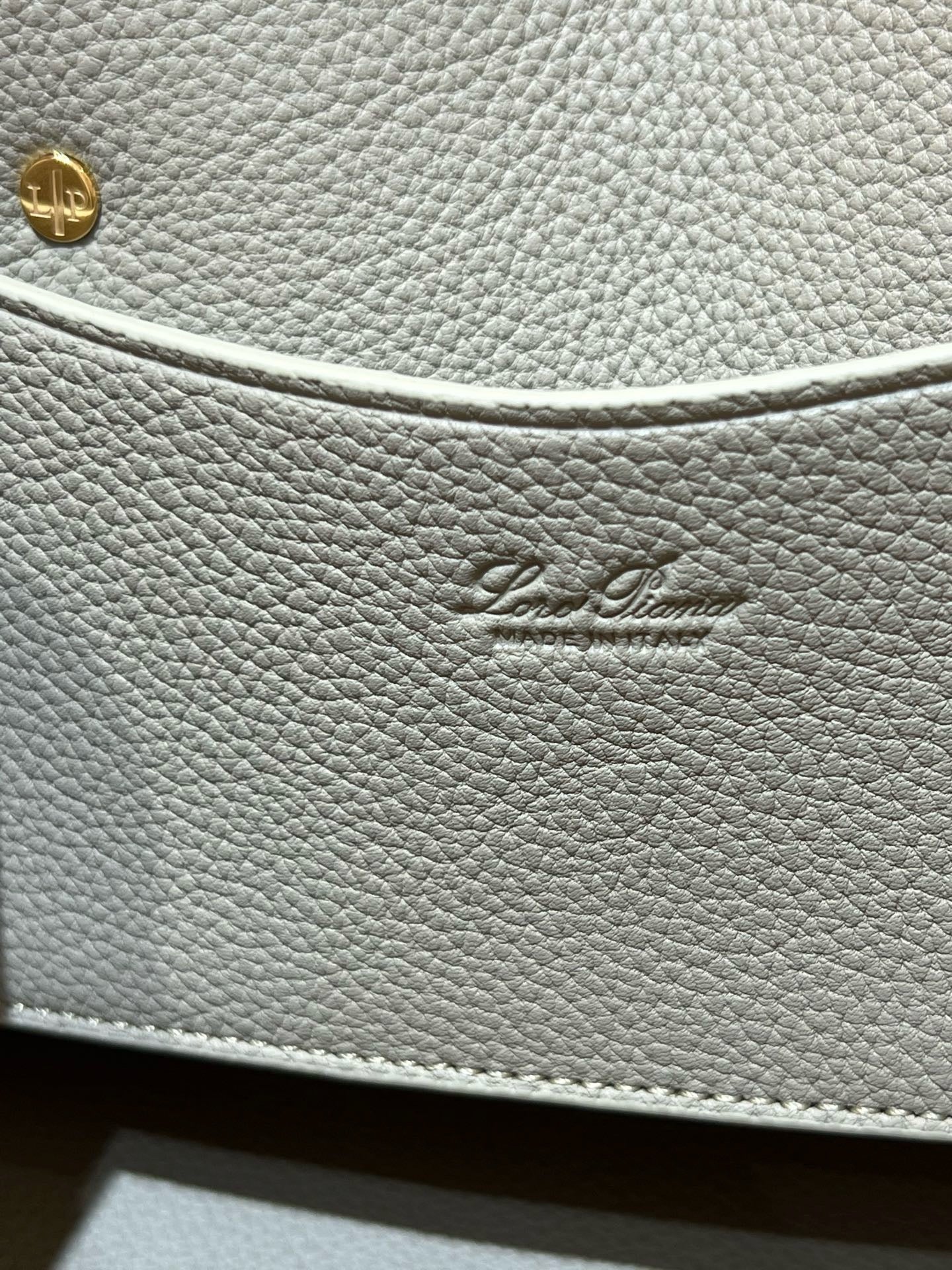 로로피아나 룸백 L25 (드라이드 타라곤)