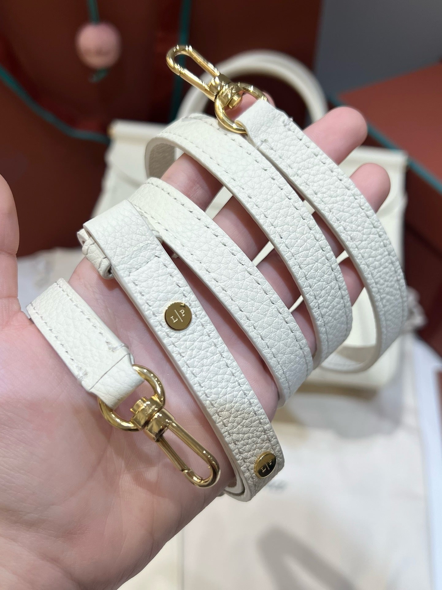 로로피아나 룸백 L25 (위스퍼 화이트)