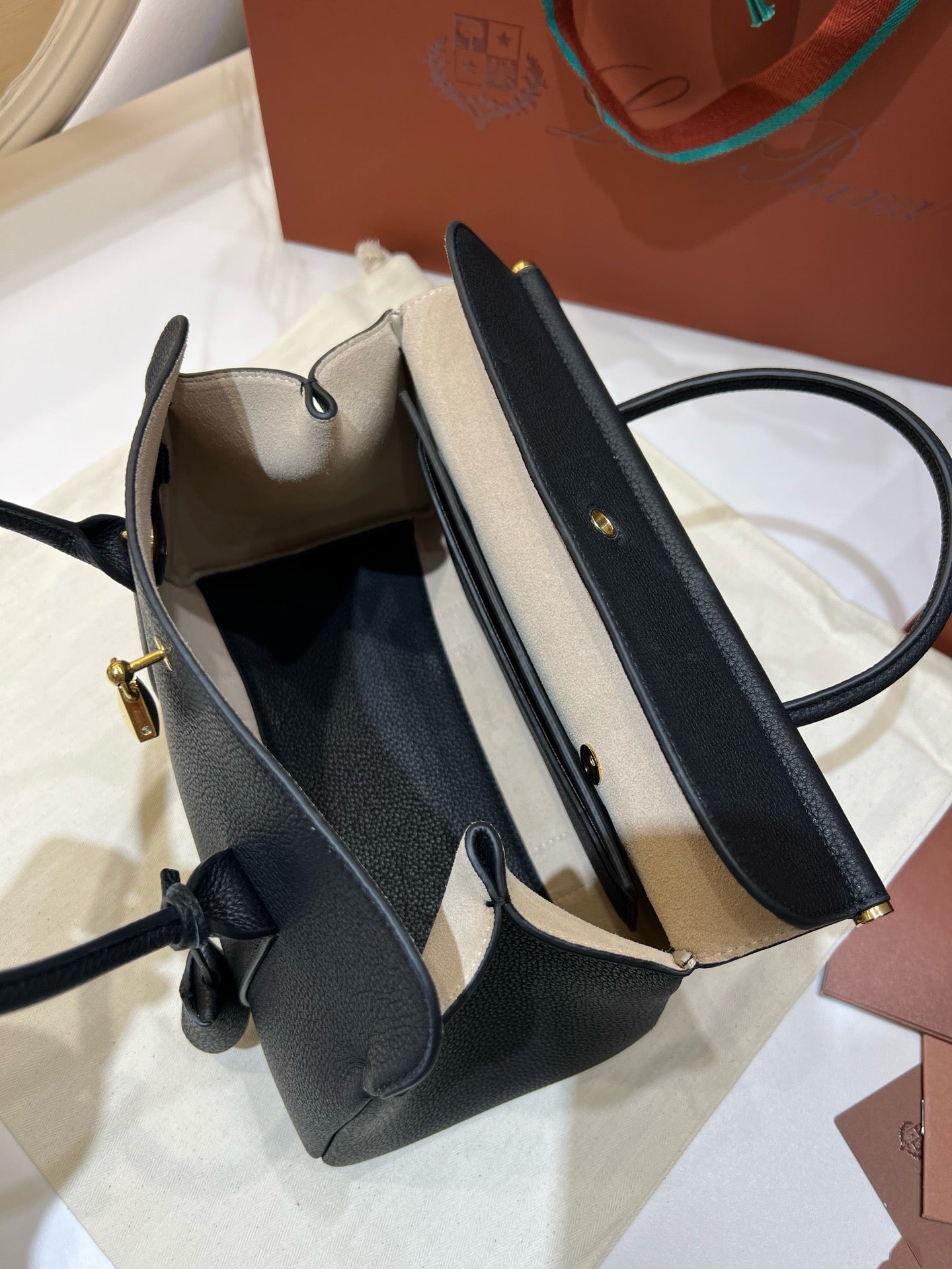 로로피아나 룸백 L25