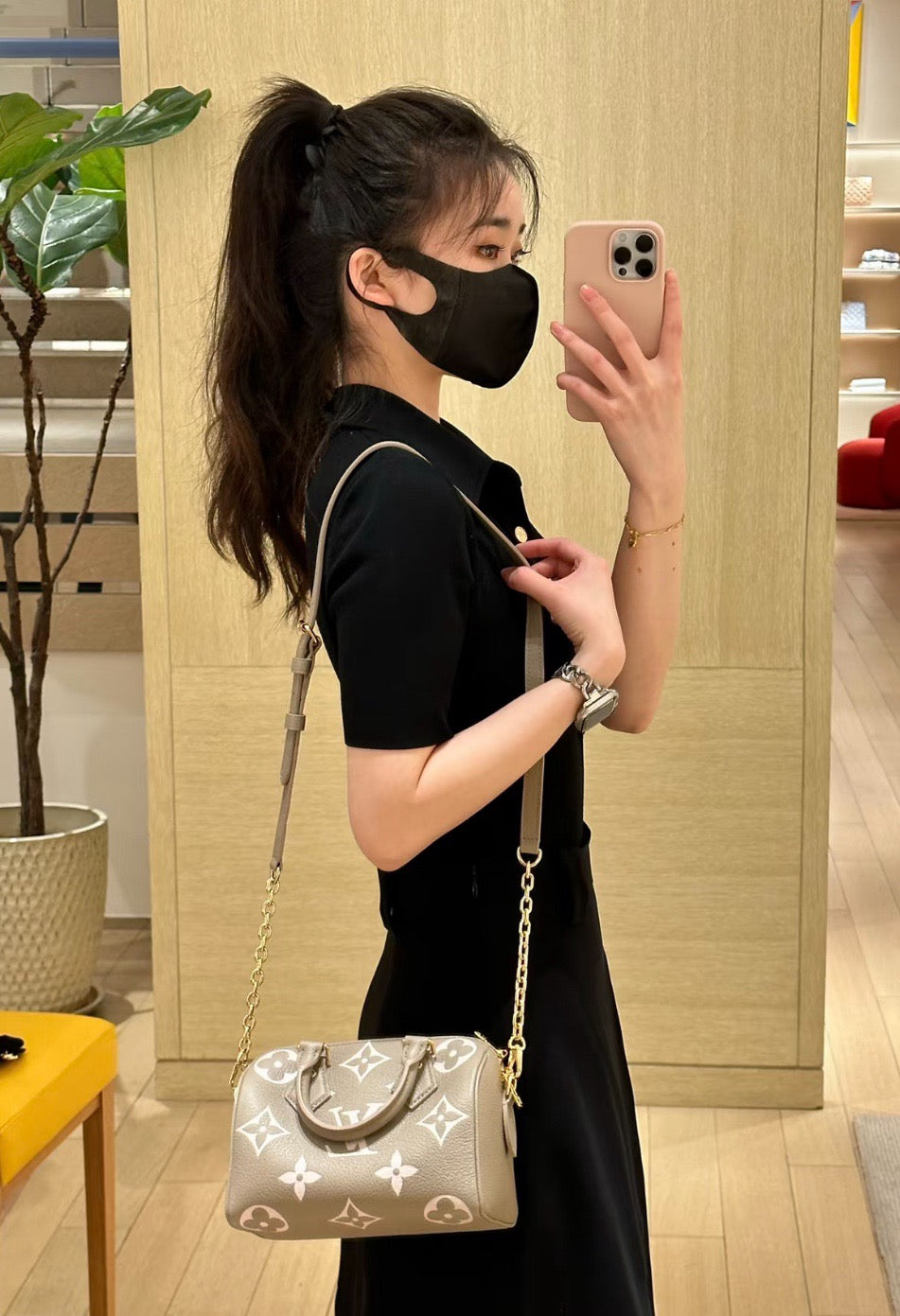 루이비통 앙프렝뜨 크림 스피디 반둘리에 20
