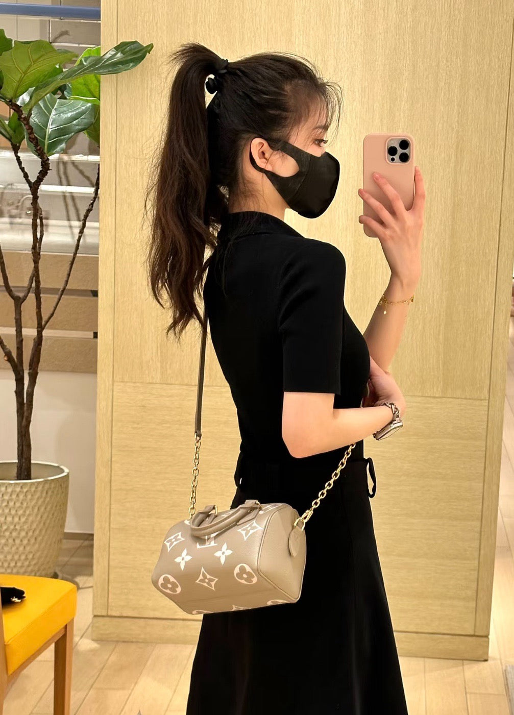루이비통 앙프렝뜨 크림 스피디 반둘리에 20