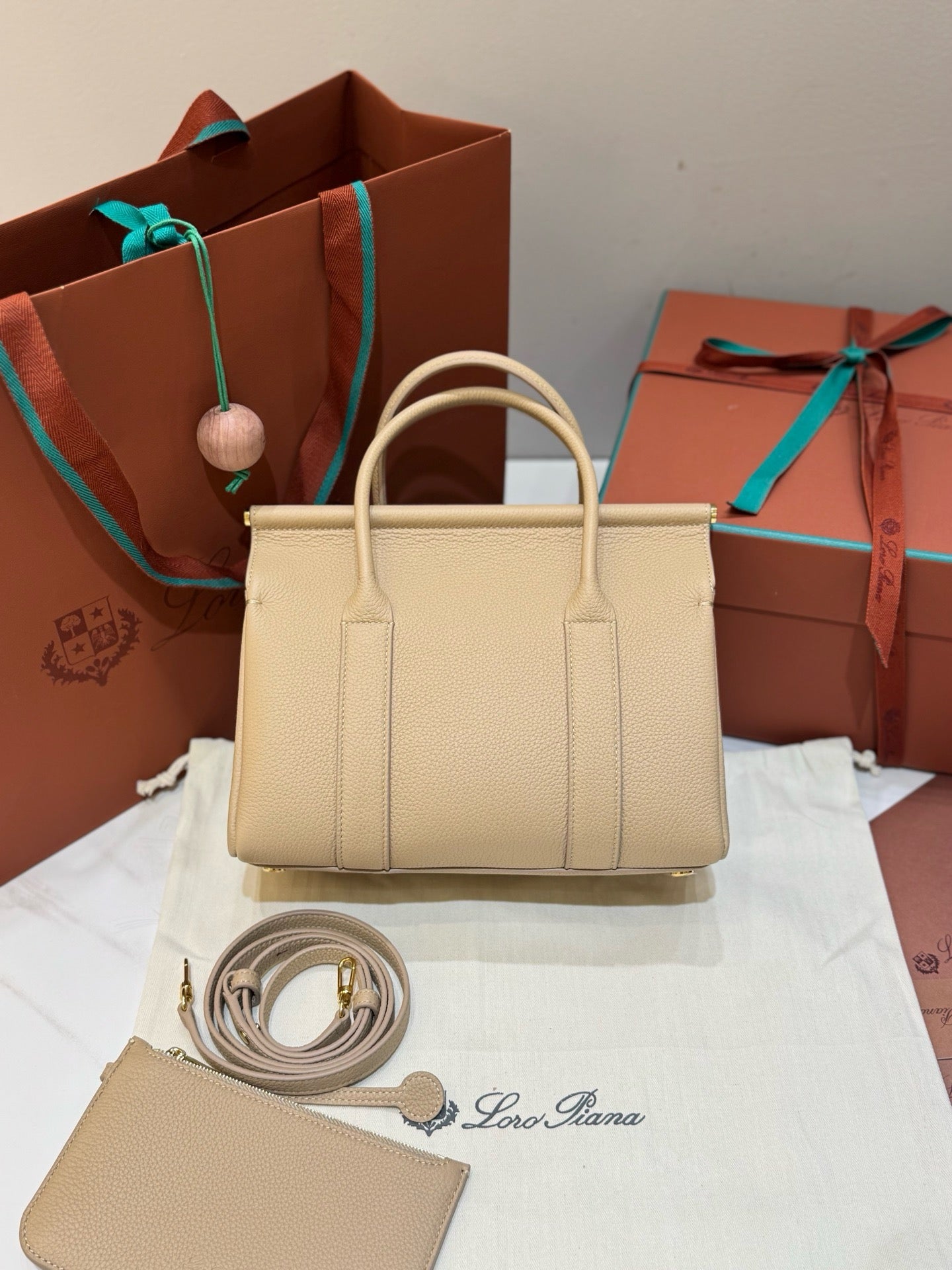 로로피아나 룸백 L25 (라이트 매스틱)