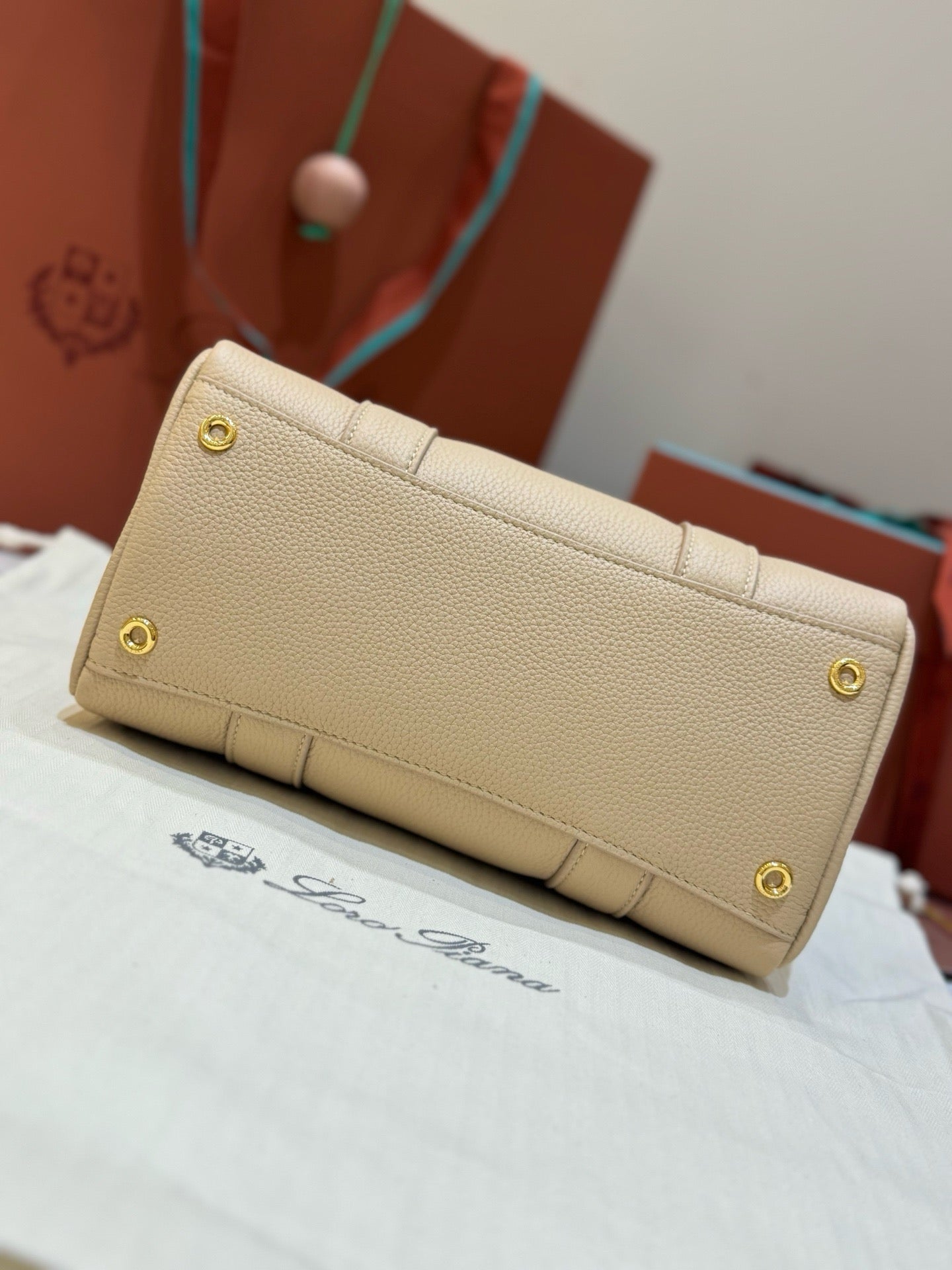 로로피아나 룸백 L25 (라이트 매스틱)