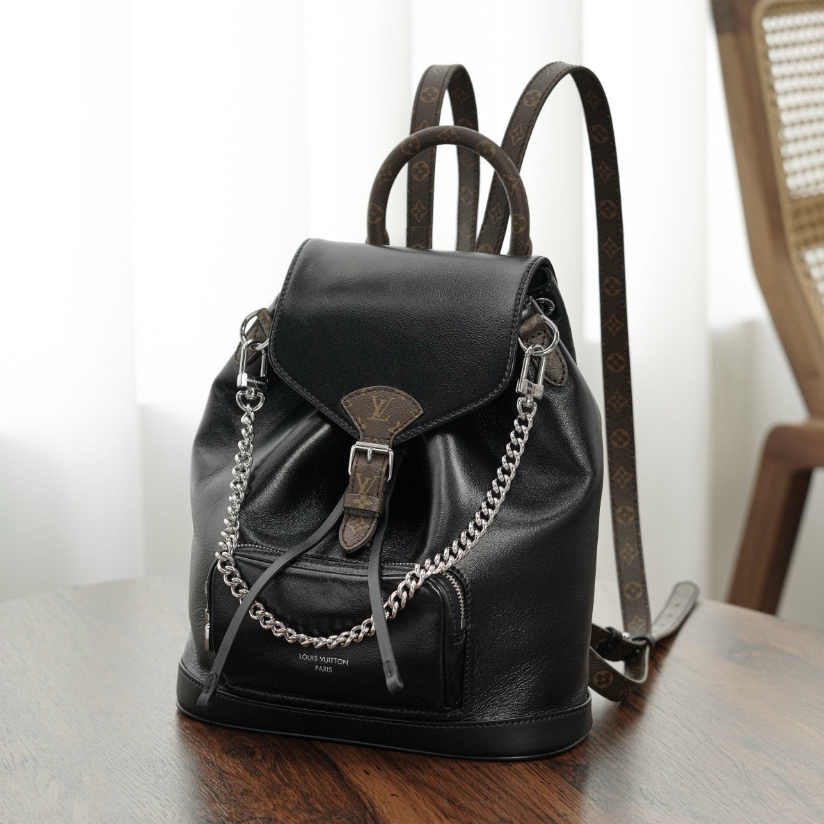 루이비통 몽수리 바이브 백팩 PM