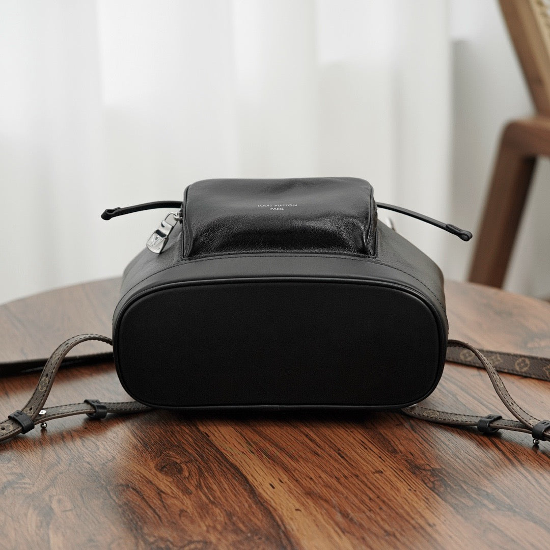 루이비통 몽수리 바이브 백팩 PM