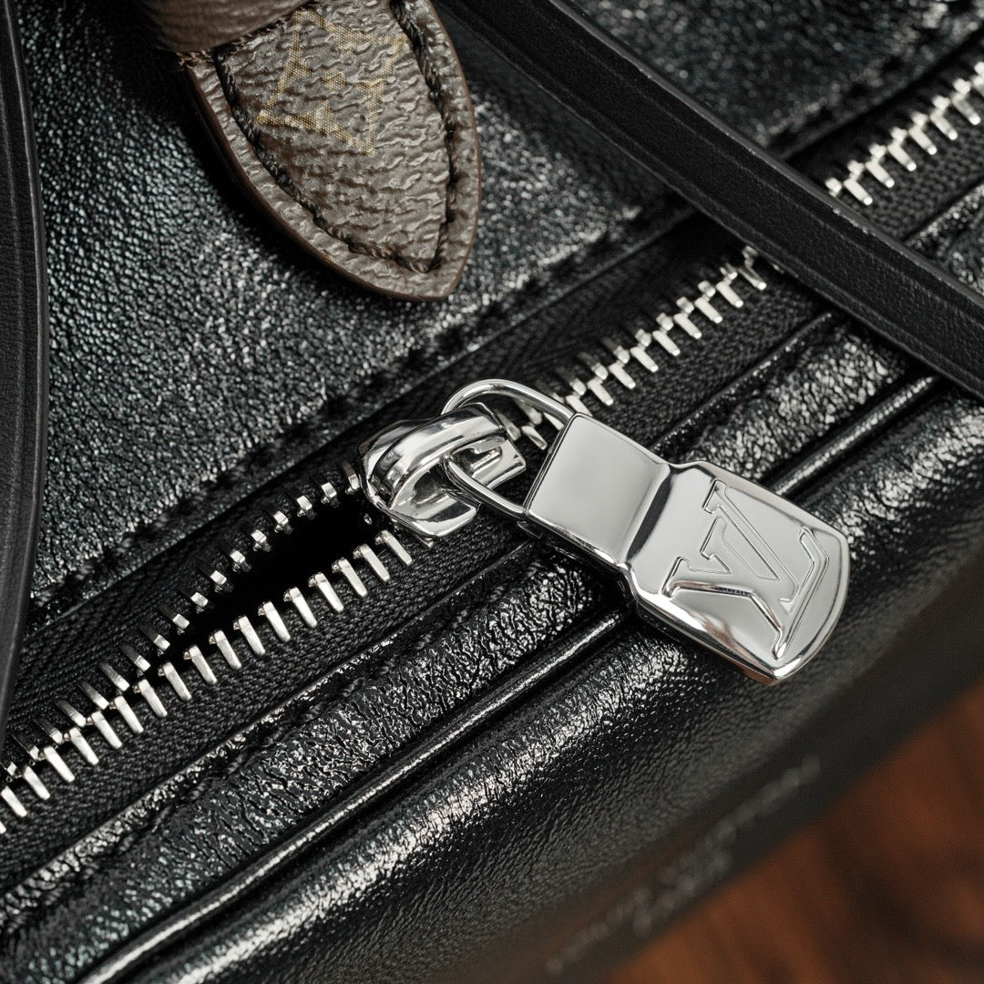 루이비통 몽수리 바이브 백팩 PM