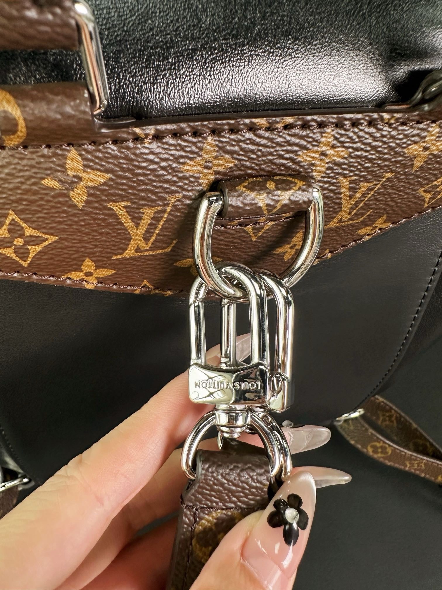 루이비통 몽수리 바이브 백팩 PM