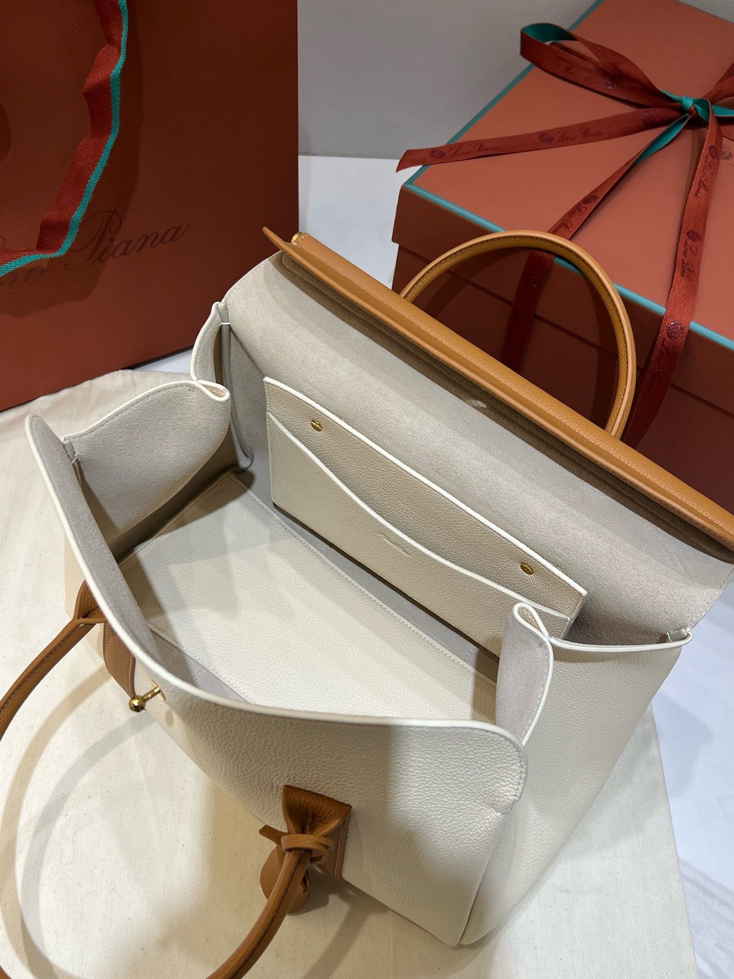 로로피아나 룸백 L32 코튼