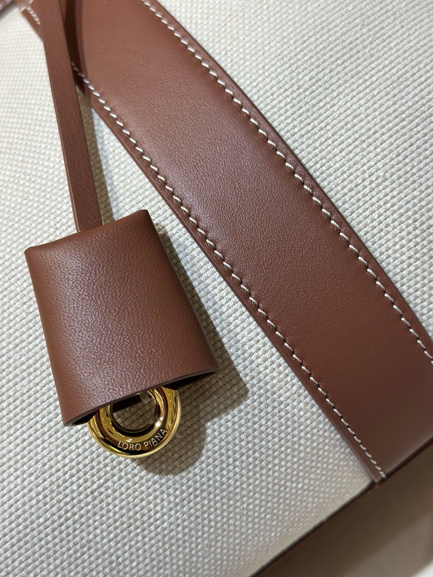 로로피아나 룸백 L32 코튼